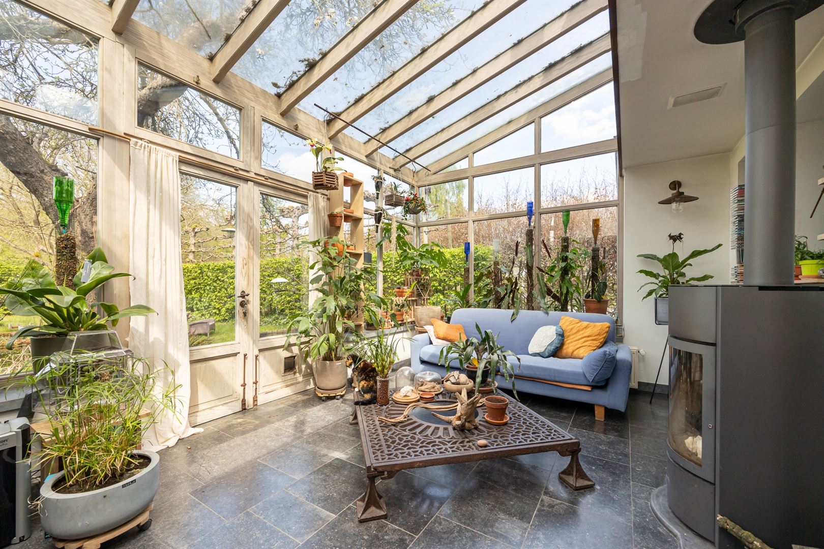 Charmante woning met orangerie en grote, sfeervolle tuin.  foto 9