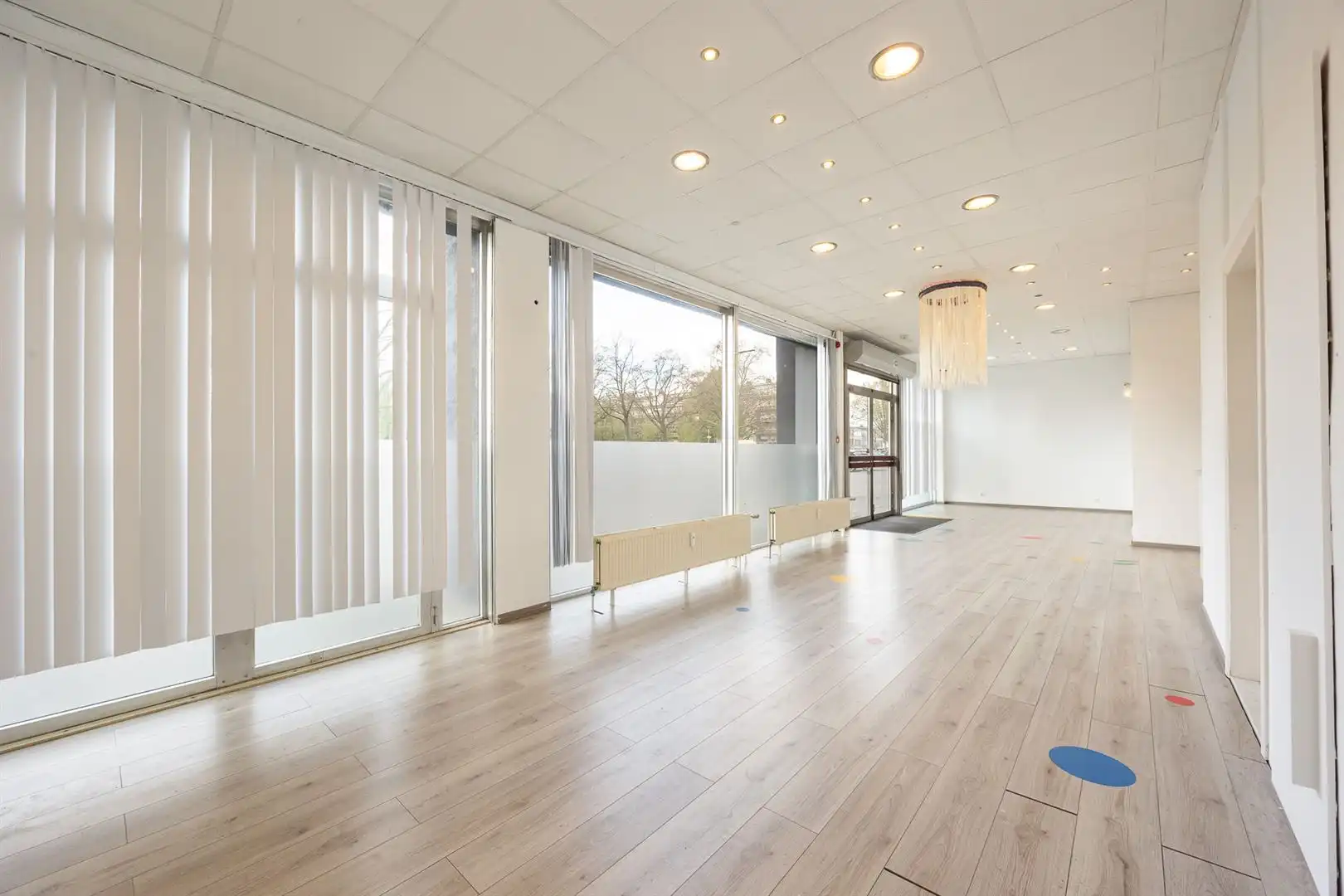 Veelzijdige commerciële ruimte met privé parkeerplaatsen  foto 21