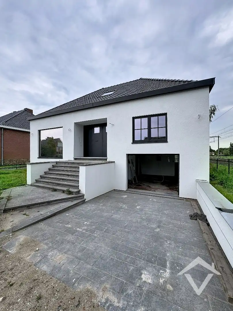 Alleenstaande statige woning met tuin te Veldegem foto 4