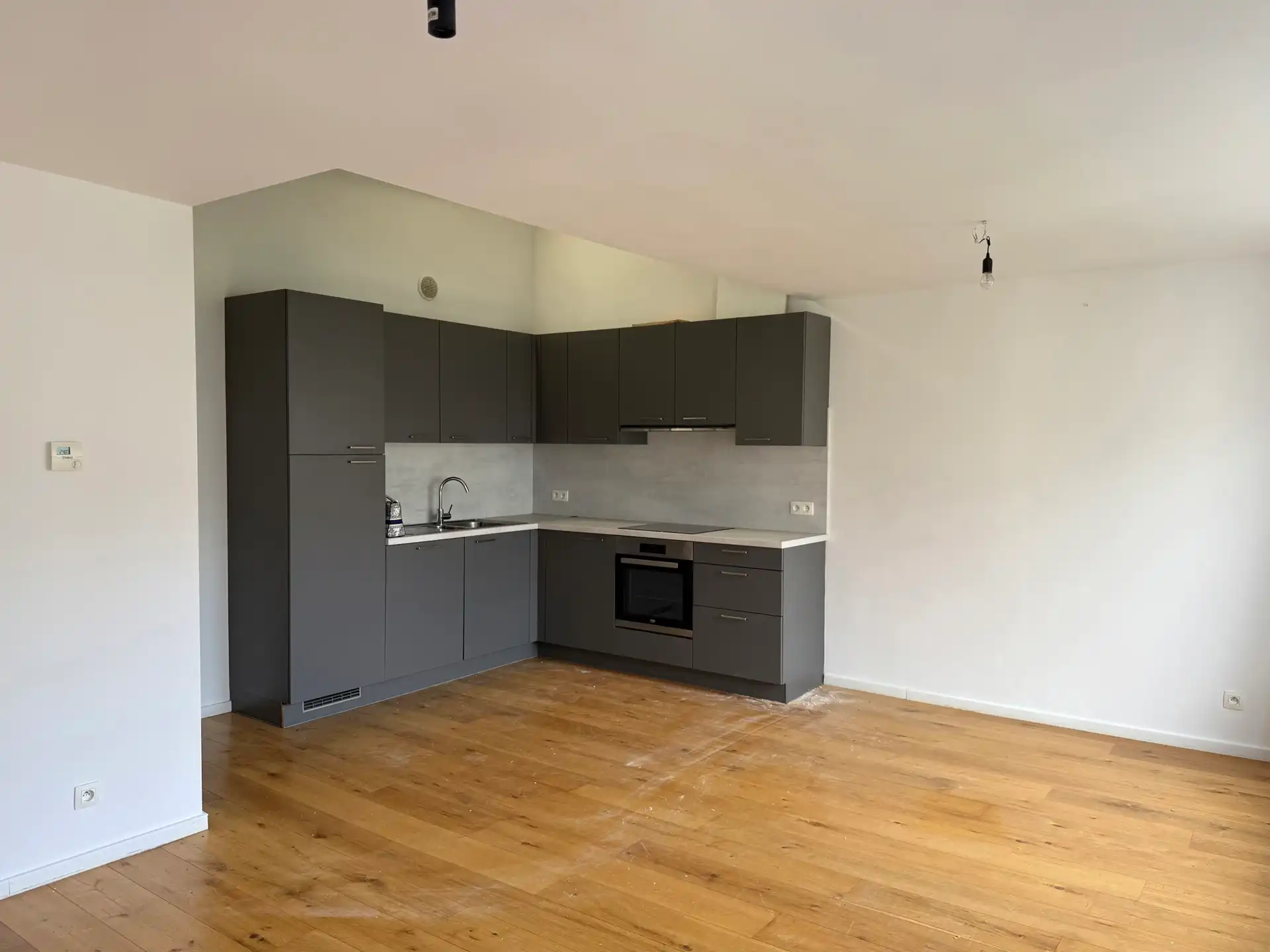 Modern 1-slaapkamerappartement van 72 m² met terras foto 2