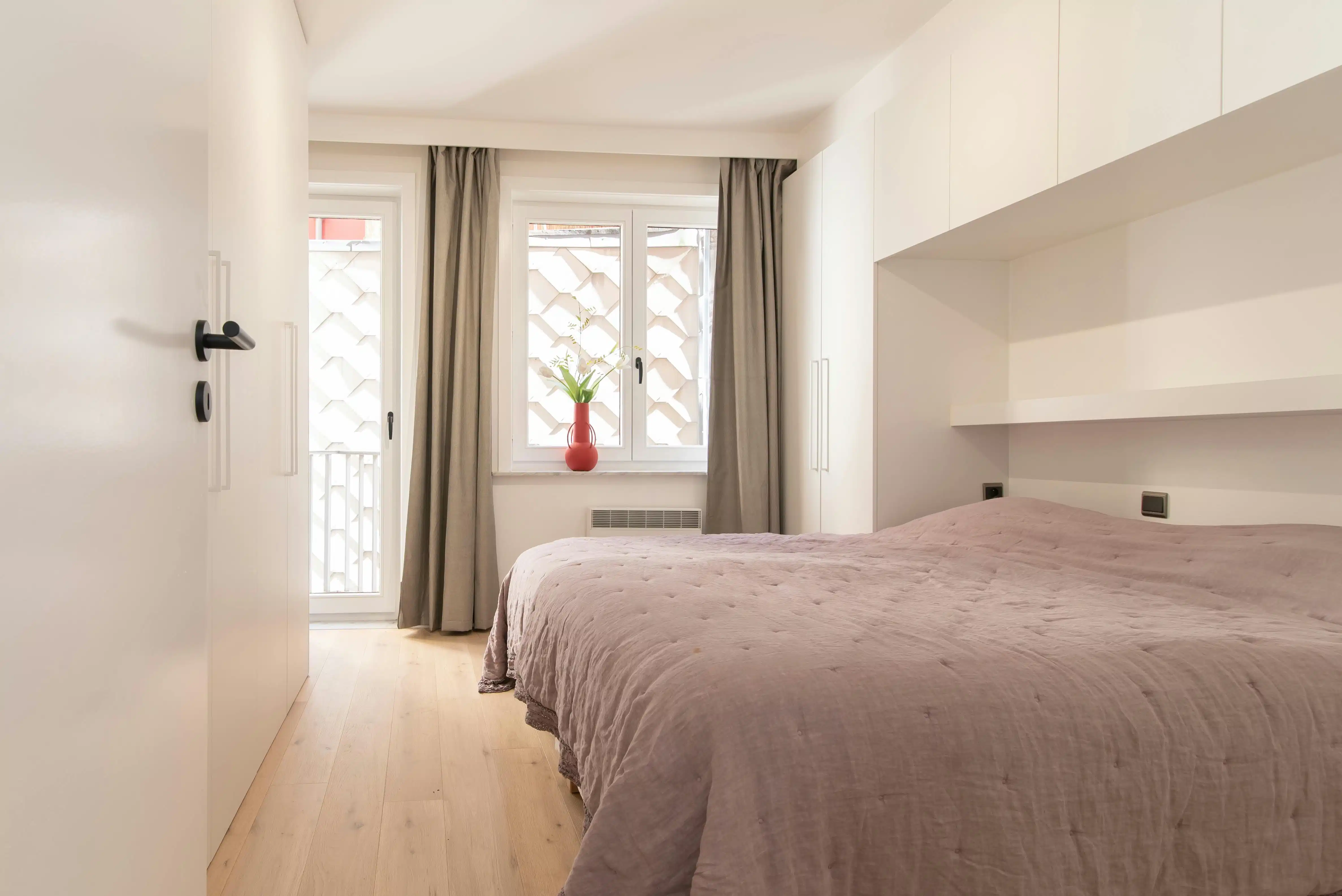 Prachtig gerenoveerd 2-slaapkamerappartement te Oostende foto 12