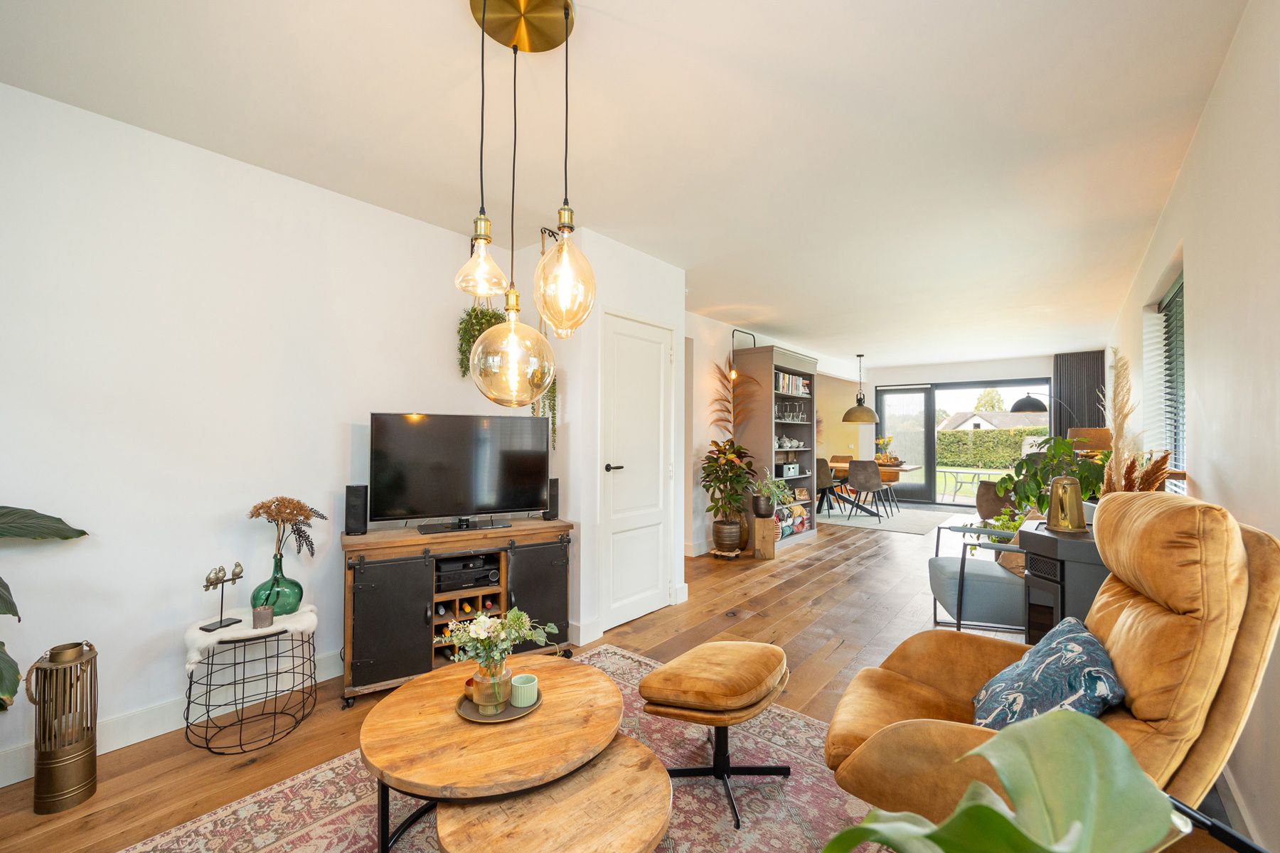 Gerenoveerde gezinswoning met zonrijke tuin op ca 1.081 m². foto 11