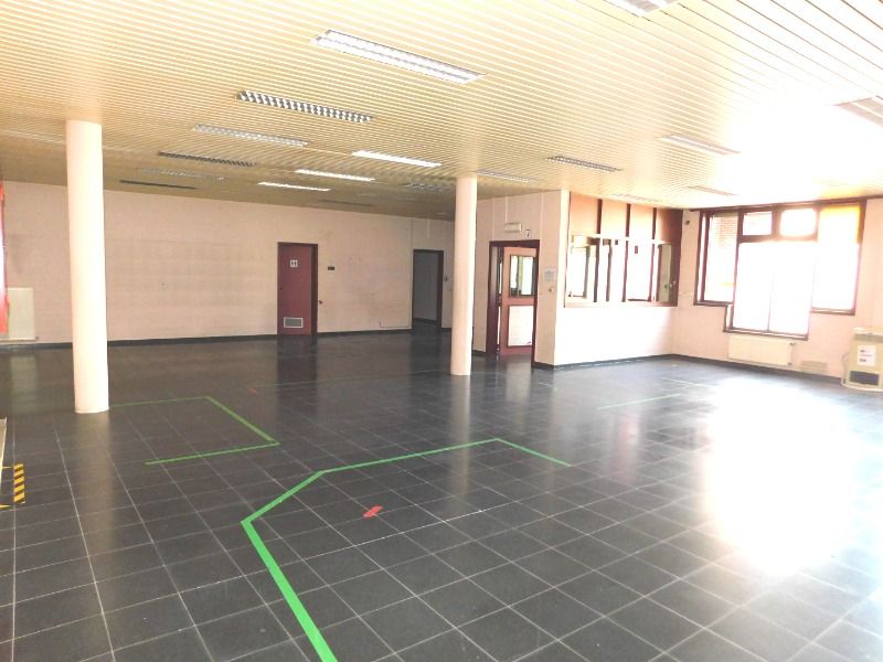 Kantoorruimte/mazijnruimte te huur -  340 m² foto 3