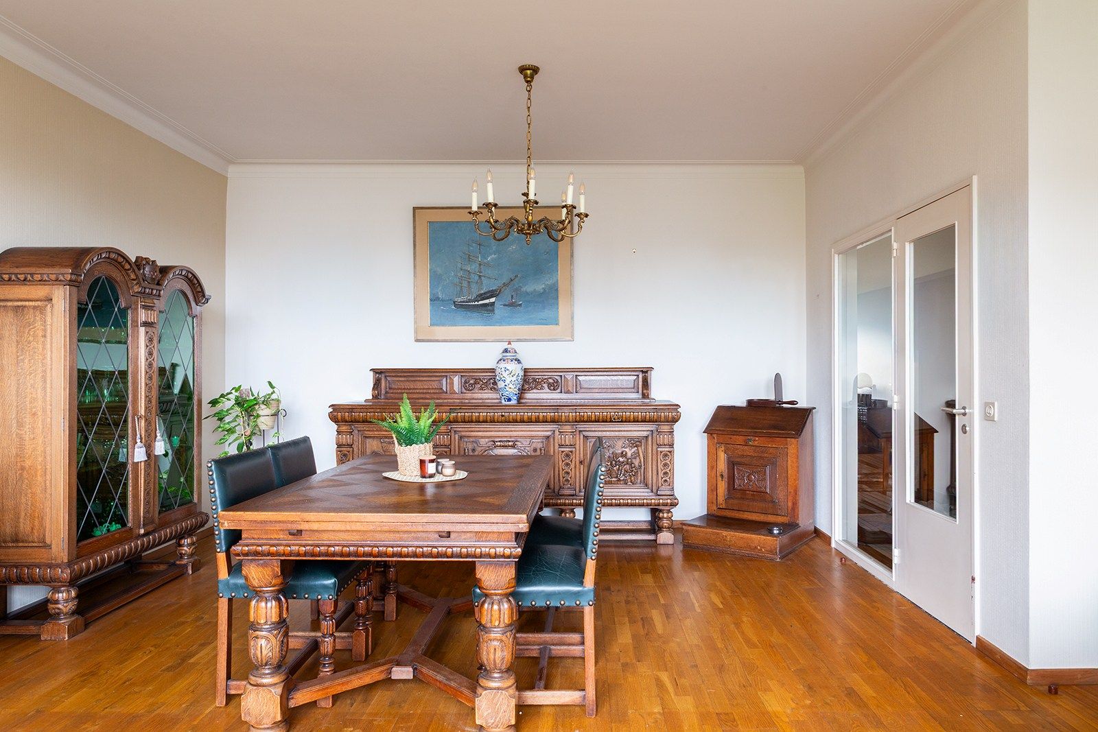 Ruim en lichtrijk appartement met 3 slaapkamers op centrale ligging foto 4