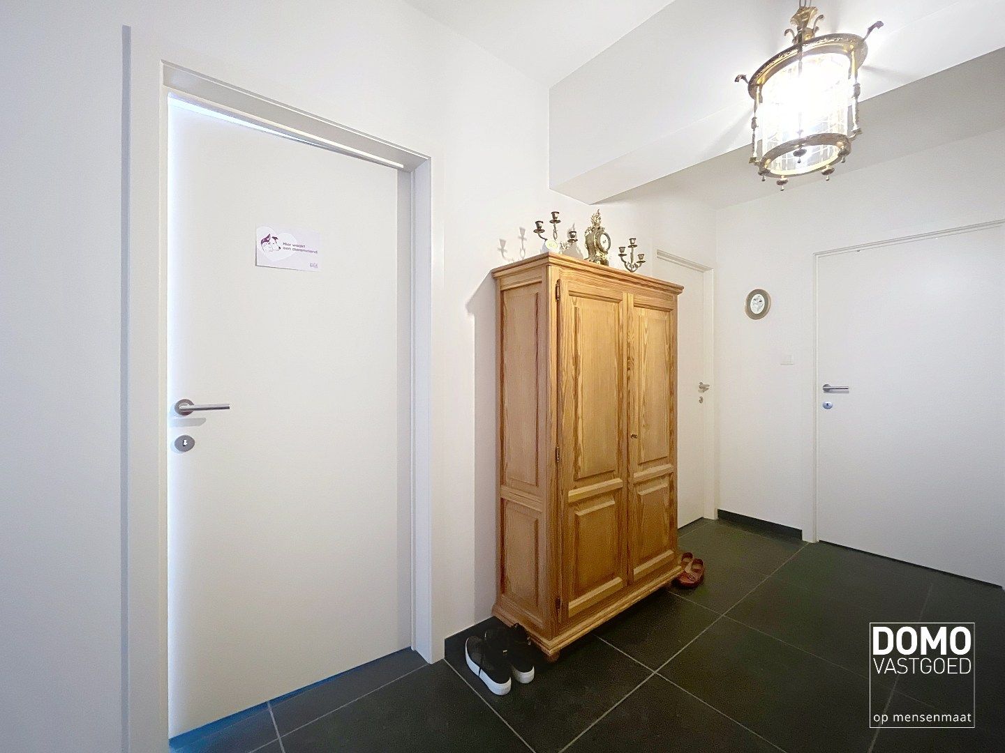 RUIM APPARTEMENT VAN 120 M² MET TERRAS, LIFT, 2 SLAAPKAMERS EN AUTOSTANDPLAATS GELEGEN TE CENTRUM KERMT foto 6