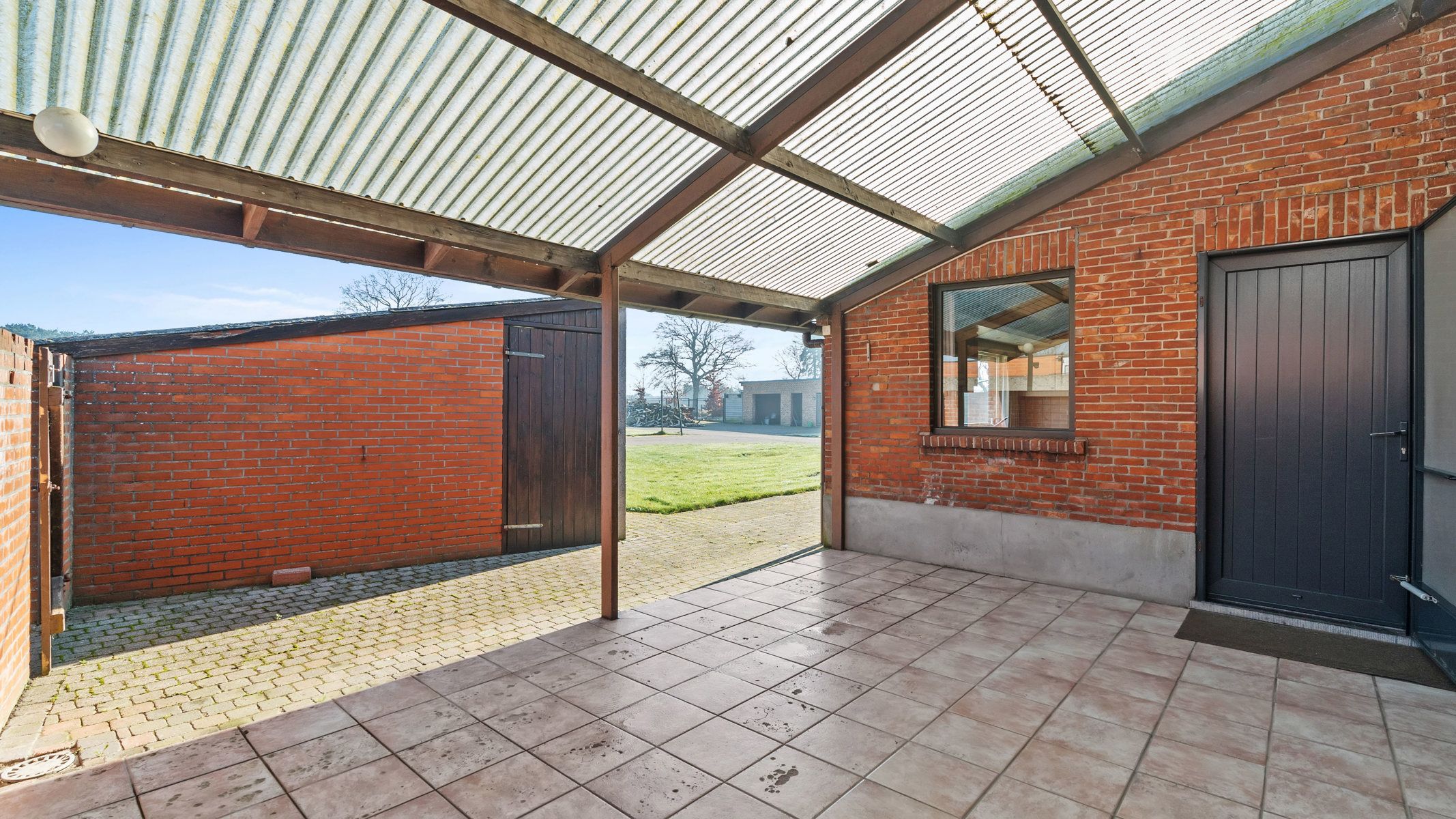 Te renoveren woning met vrij zicht over weilanden foto 22