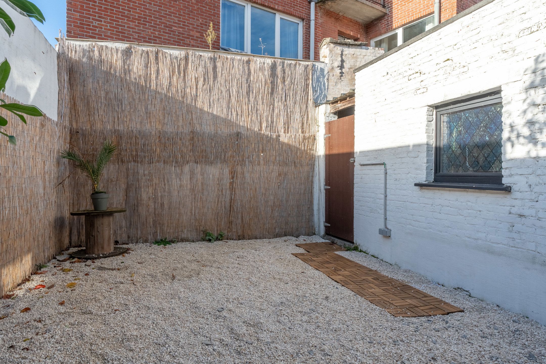 Recent gerenoveerde woning met 4 slpks en zij-ingang! foto 26