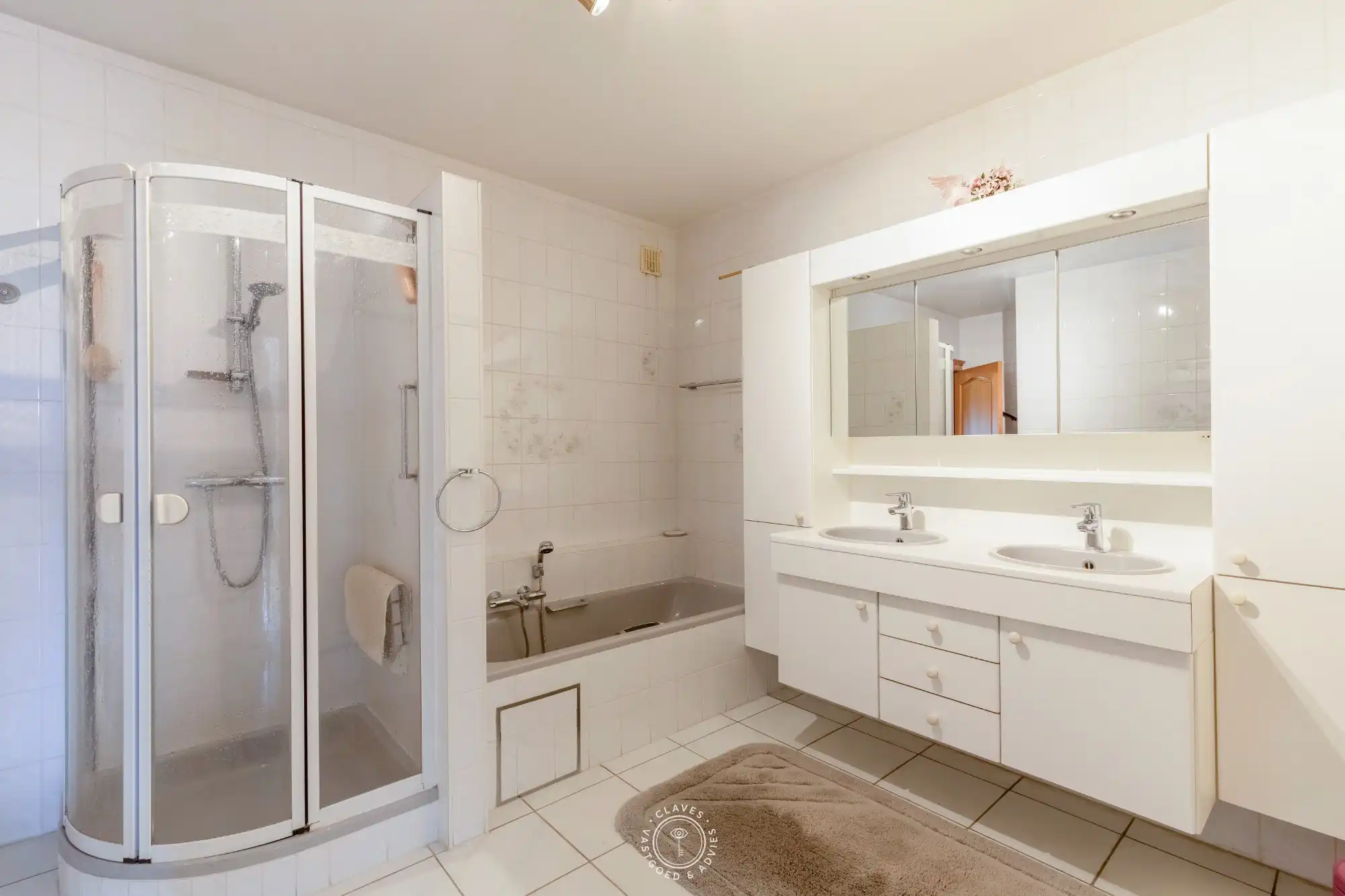Bijzonder ruim appartement met zuidgericht terras foto 12