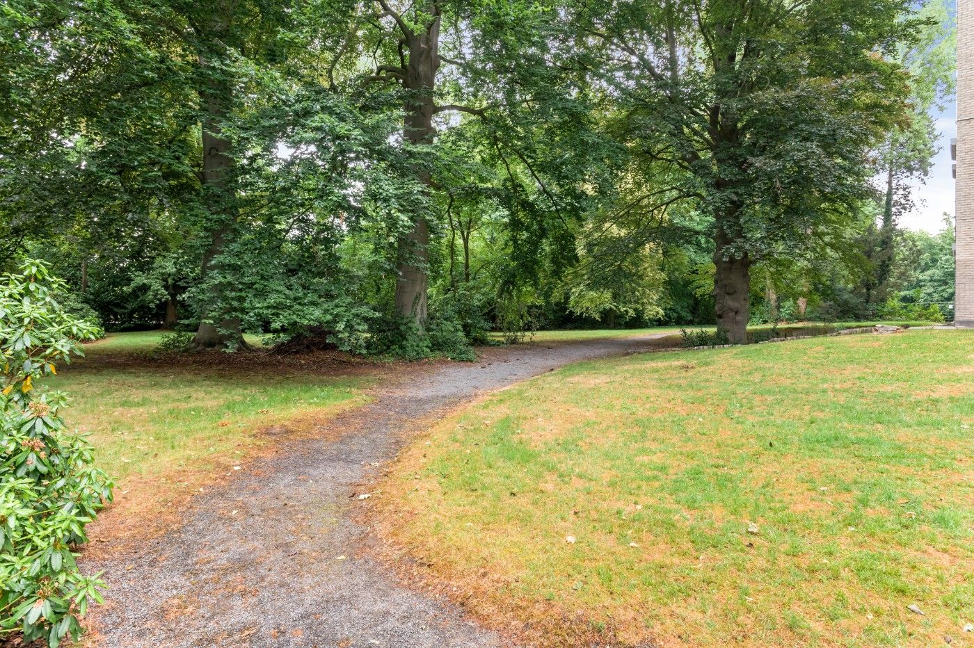 Recent gerenoveerd app. op 4e verd. met 2 slpk., terras, kelderberging en autostaanplaats foto 27