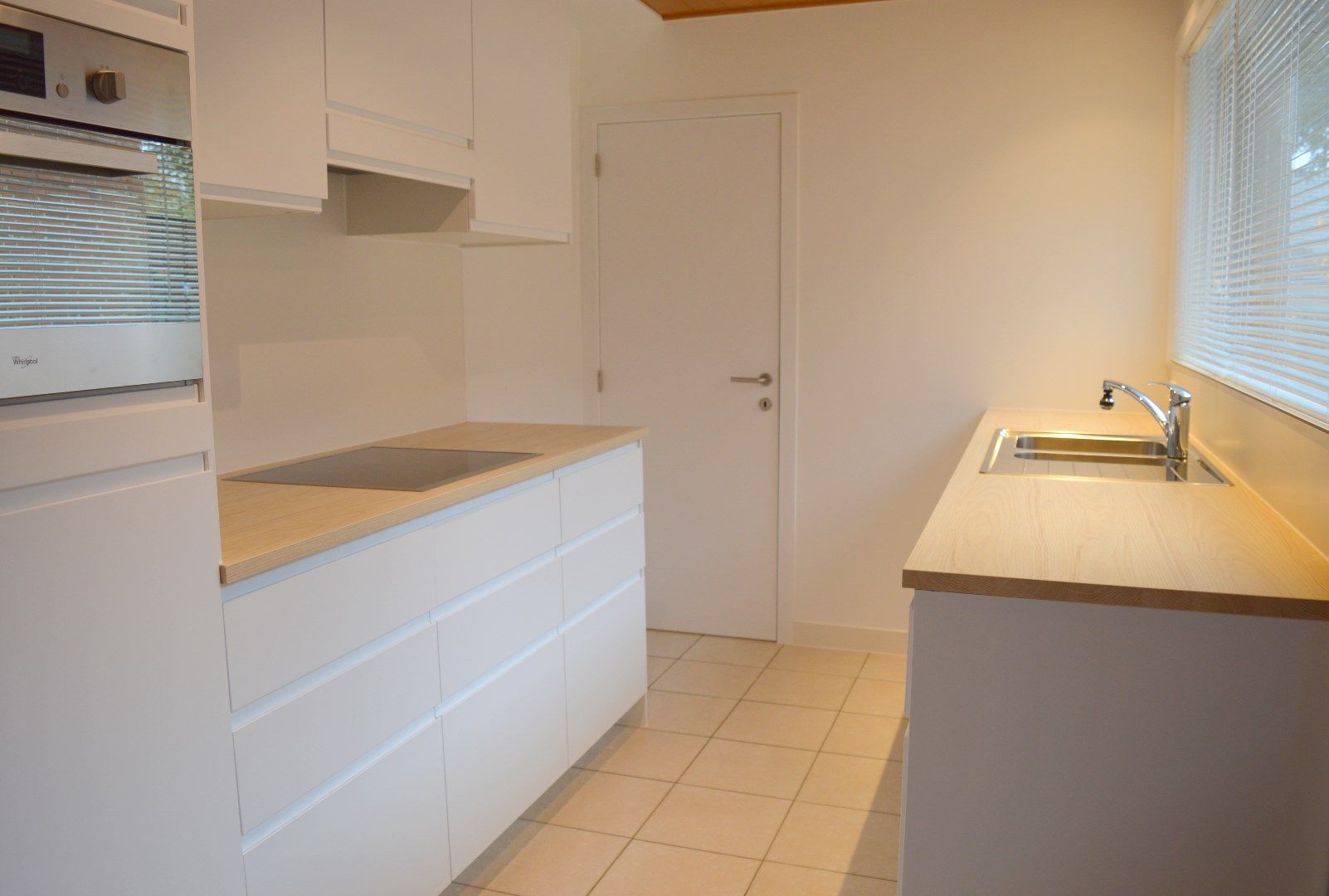 Ruime gezinswoning met 3 slaapkamers in Kuurne met vlotte bereikbaarheid foto {{pictureIndex}}