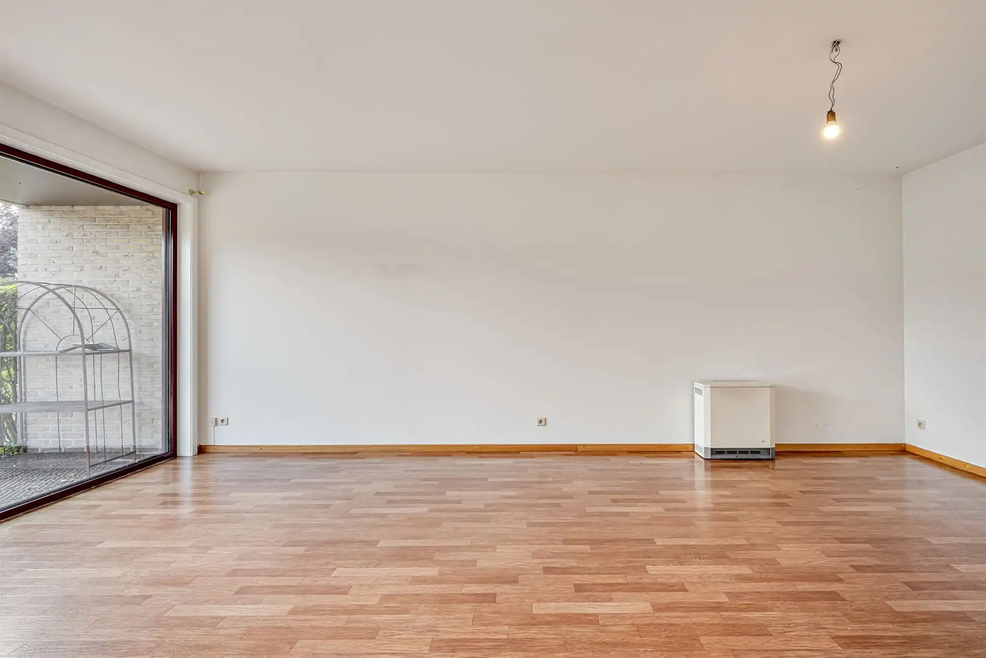 Ruim gelijkvloers appartement met zuidgerichte tuin en garagebox foto 5