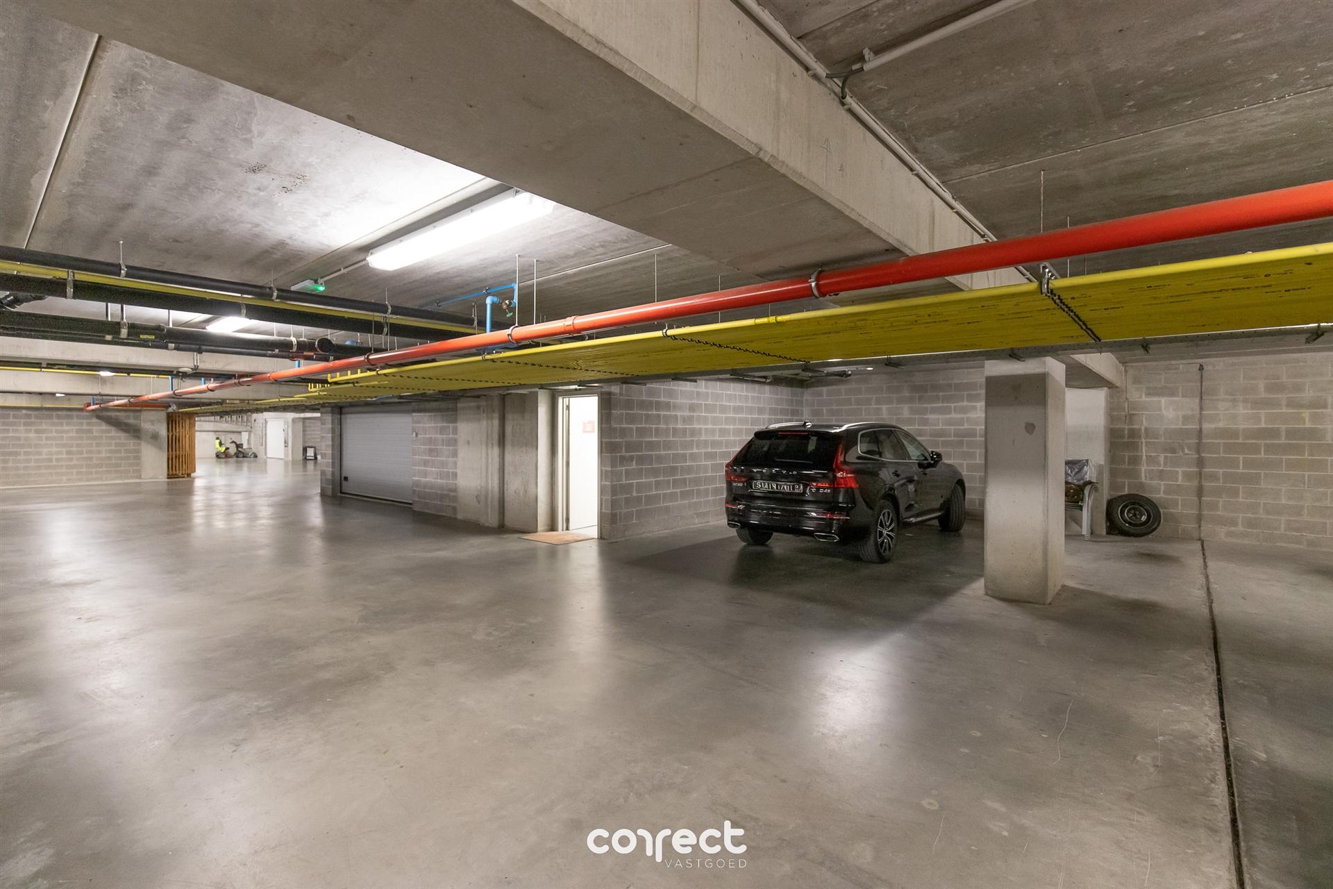 Lichtrijk en instapklaar 3 slaapkamer appartement met zicht op de IJzer. foto 8