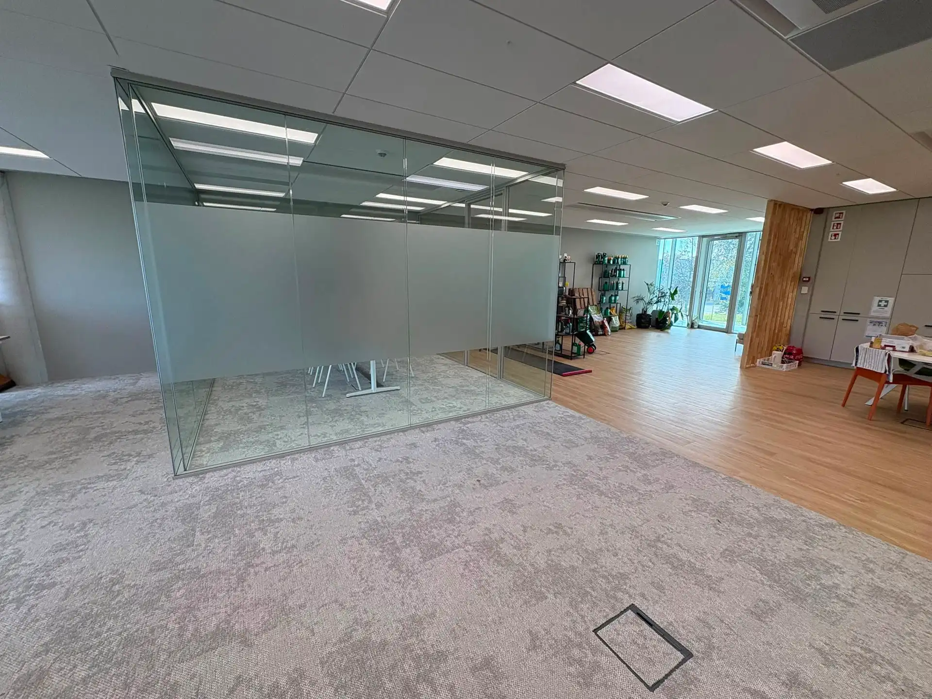 Moderne kantoorruimte 445 m² op toplocatie E17 in Lokeren foto 20