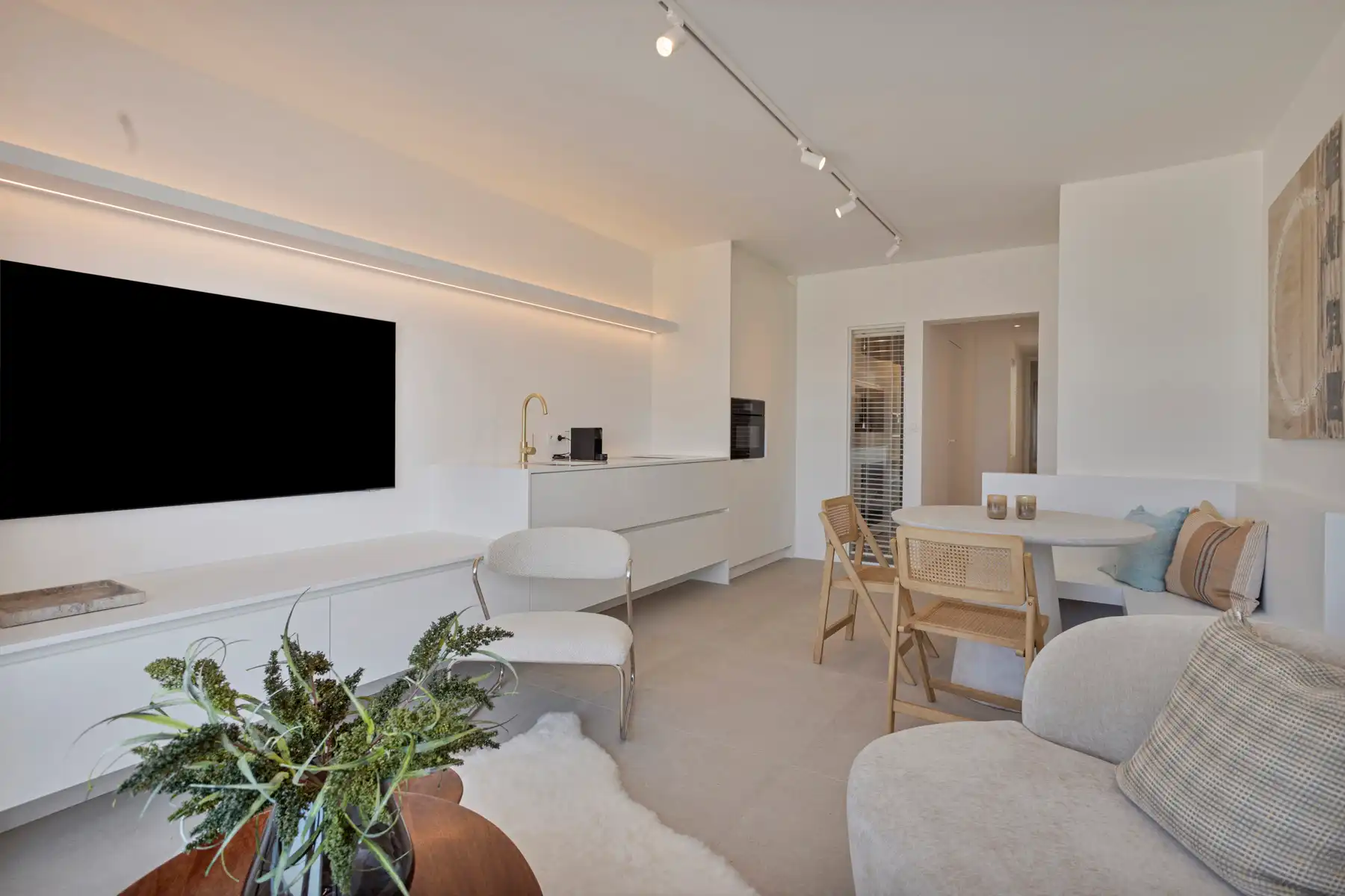 Schitterend gerenoveerd appartement op de zeedijk te KNOKKE foto 2