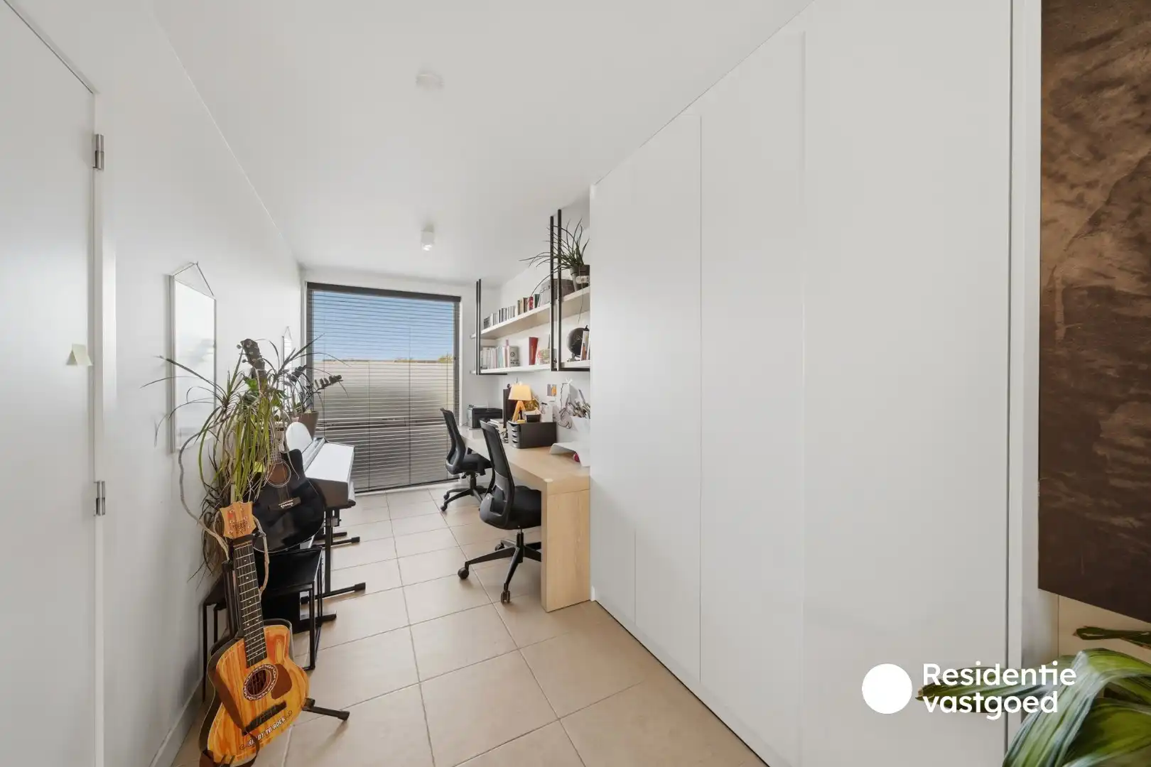 Instapklare woning te koop met garage en tuin! foto 10