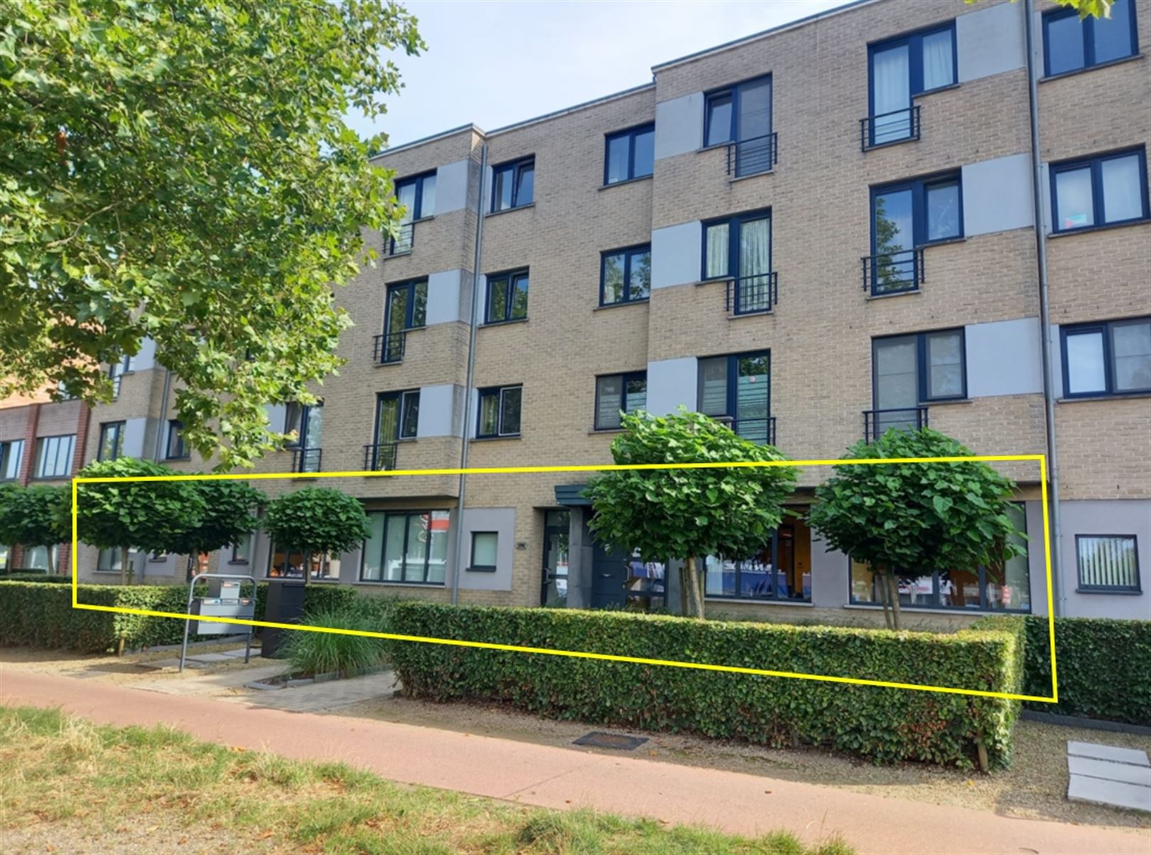 Gelijkvloers kantoor van 500m² te koop Deurne foto 1