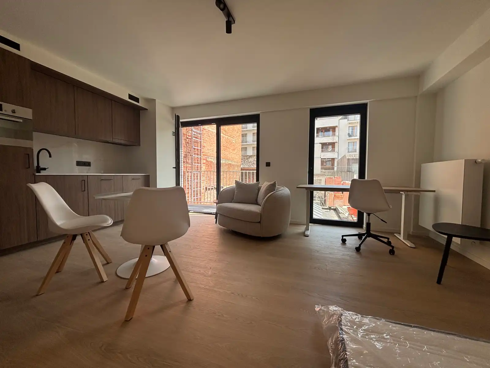 BEMEUBELDE STUDIO'S IN HARTJE LEUVEN foto {{pictureIndex}}