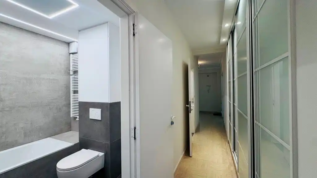 Centraal gelegen gerenoveerd 3-slaapkamerappartement met 2 terrassen foto 9