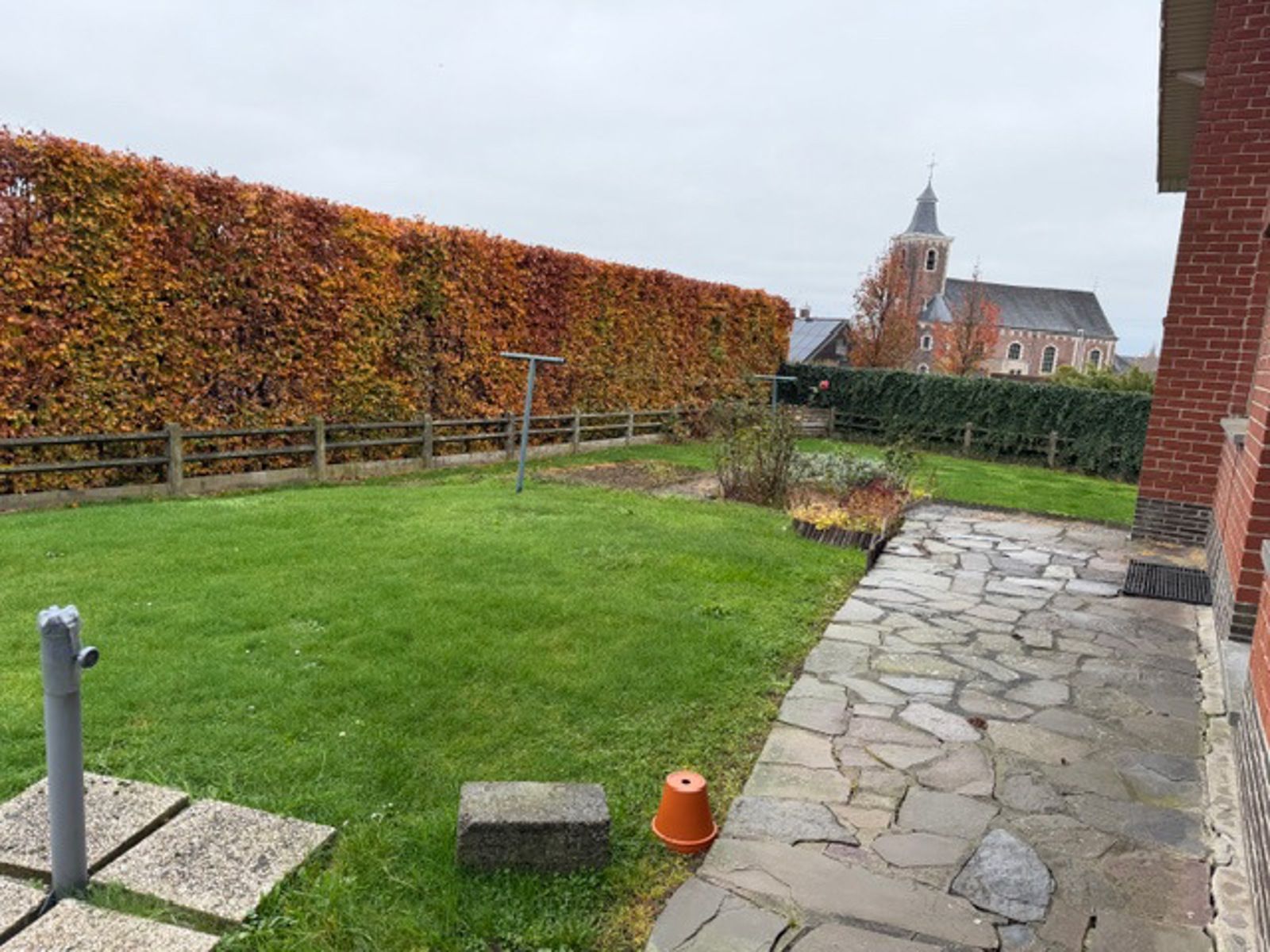 Charmante splitlevelwoning 2 slpks en grote garage te Tienen foto 8