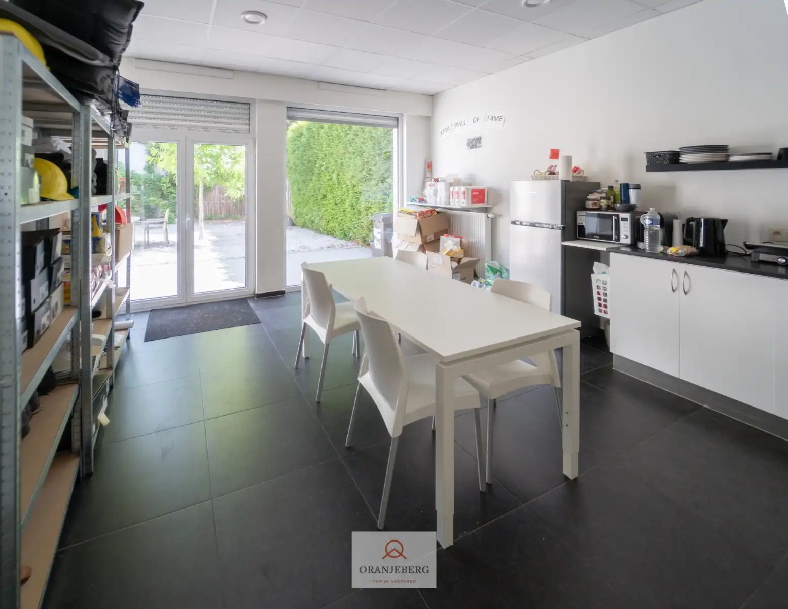 Instapklaar handel/kantoor ruimte met veel visibiliteit foto 8