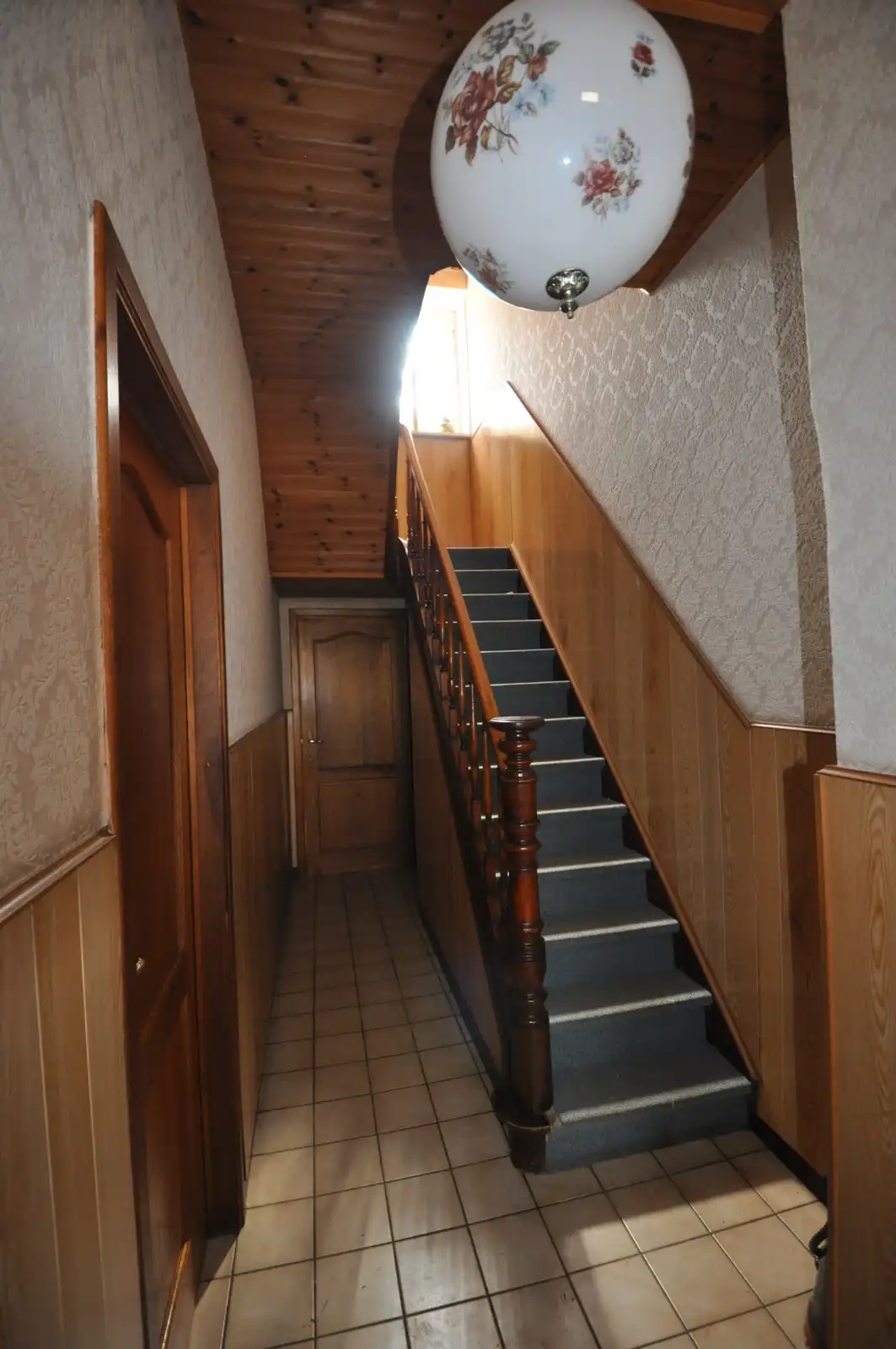 Ruime renovatiewoning met mogelijheid tot 5 slaapkamers foto 3