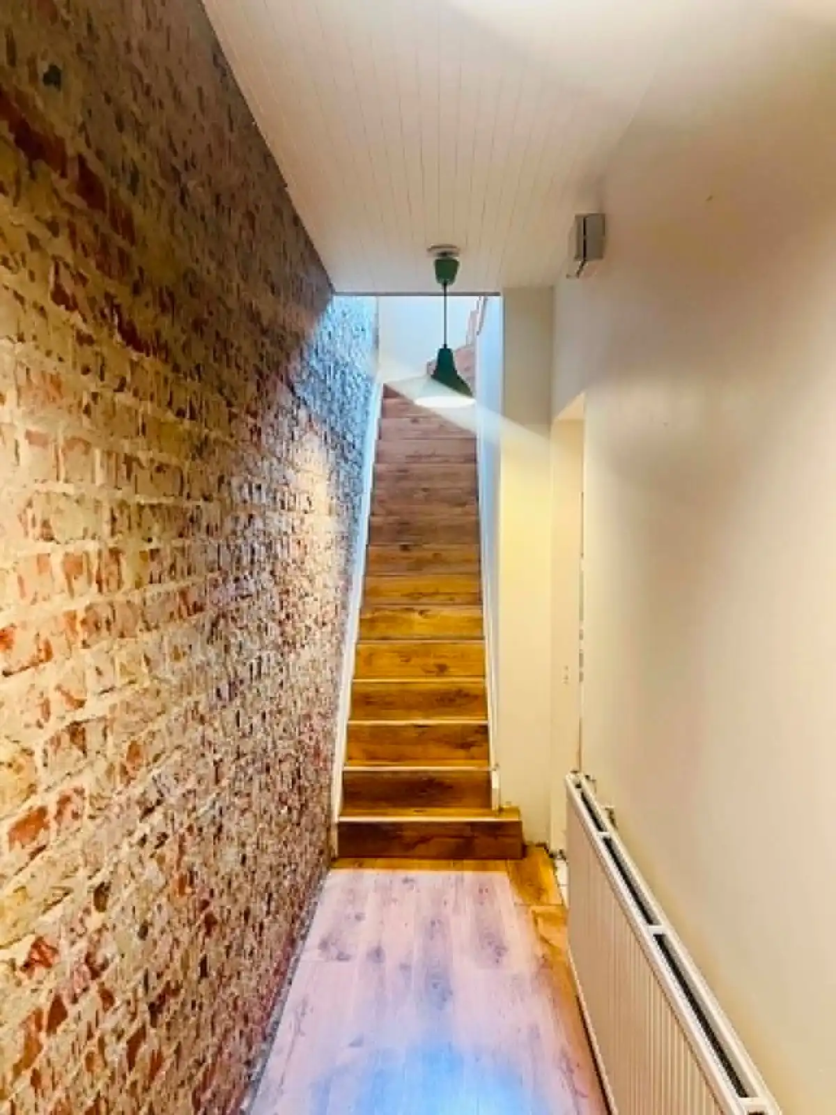 Goed gelegen woning met grote zonnige tuin foto 2