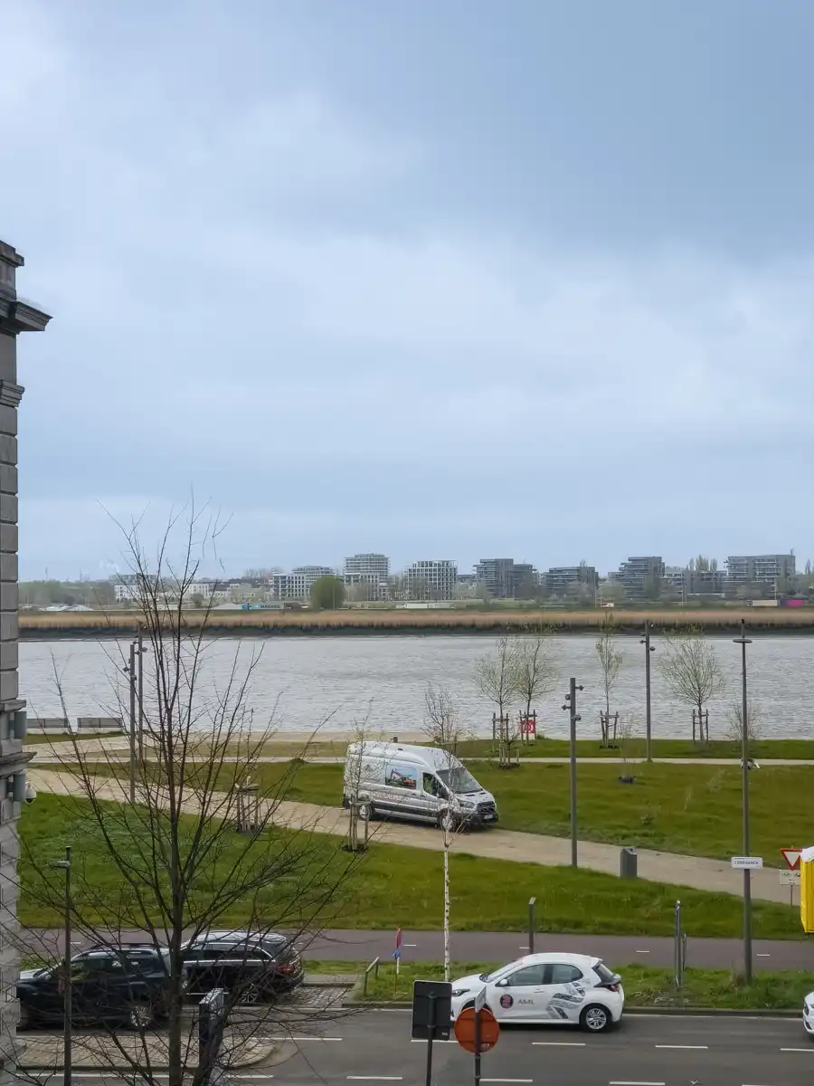 Ongemeubeld 1k appartement met prachtig terrras foto 8