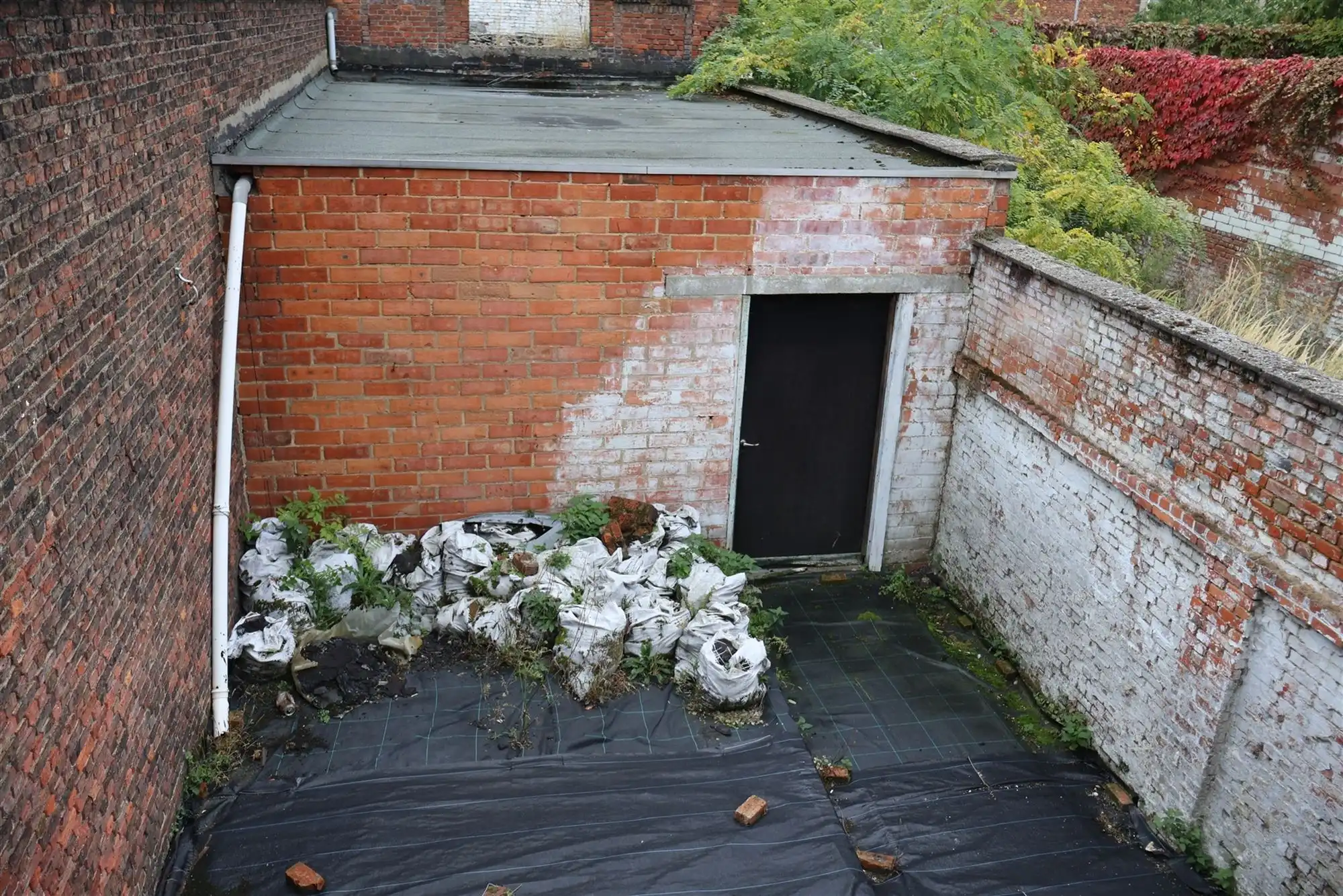 Opbrengsteigendom - handelshuis met te renoveren duplex + tuin + atelier foto 12