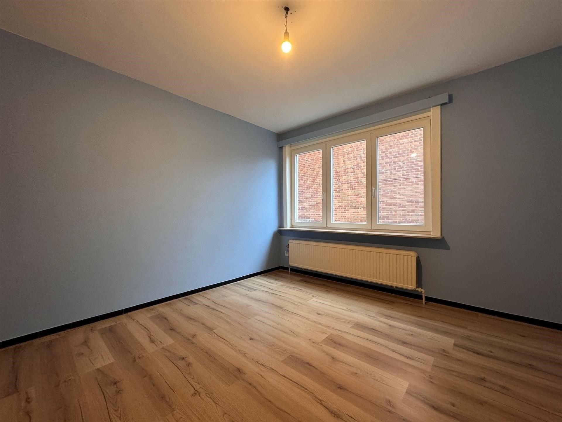 Gunstig gelegen 2 slaapkamer appartement. foto 12