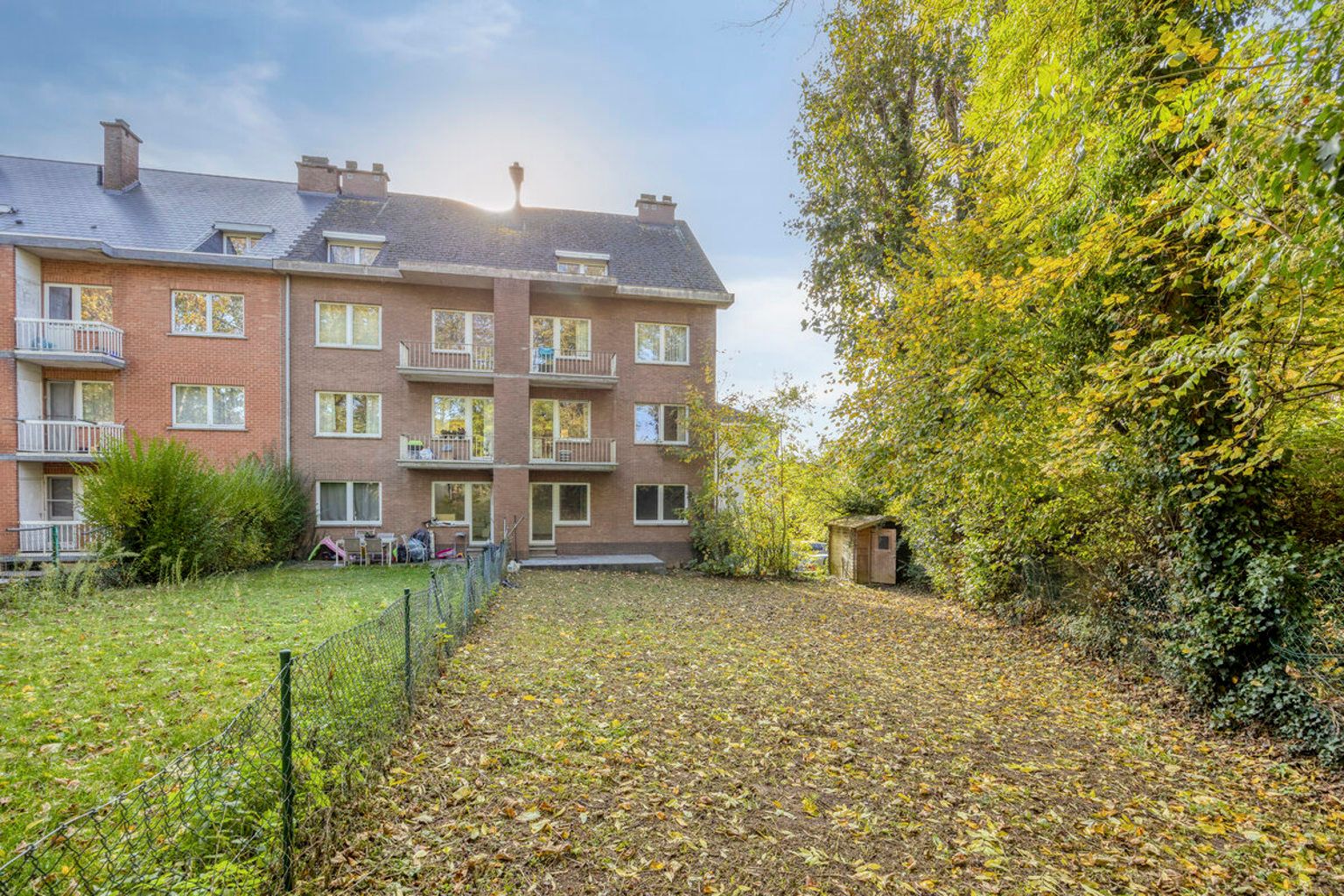 Instapklaar gelijkvloers appartement met eigen tuin foto 21