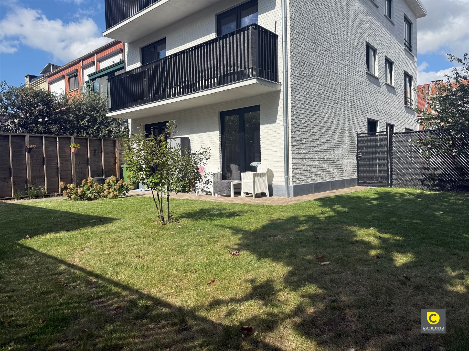 Gelijkvloers app. 2 slk, tuin en P  foto {{pictureIndex}}