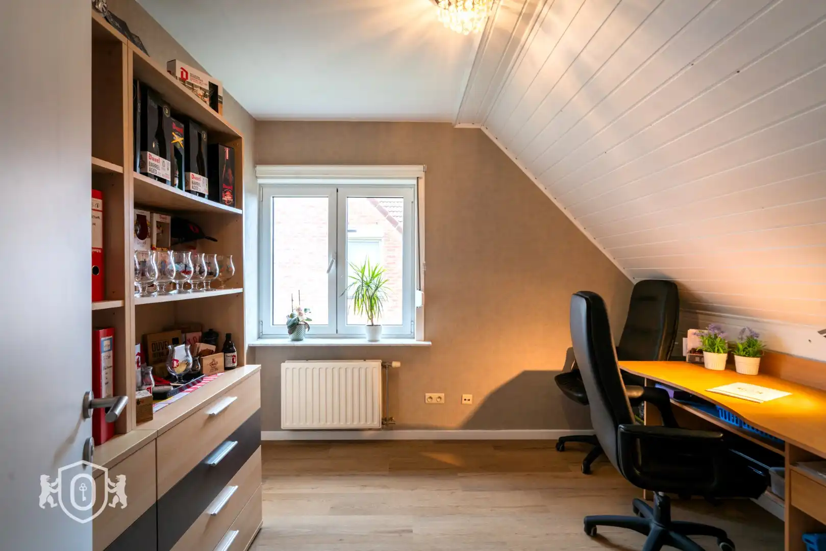 Halfopen 4-slpkr woning met tuin & garage foto 26