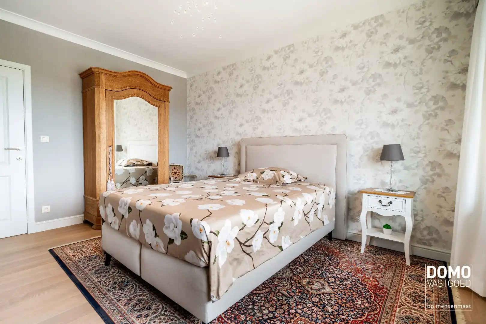 Stijlvol wonen in hartje Hasselt met een uniek uitzicht over het Kolonel Dusartplein foto 16