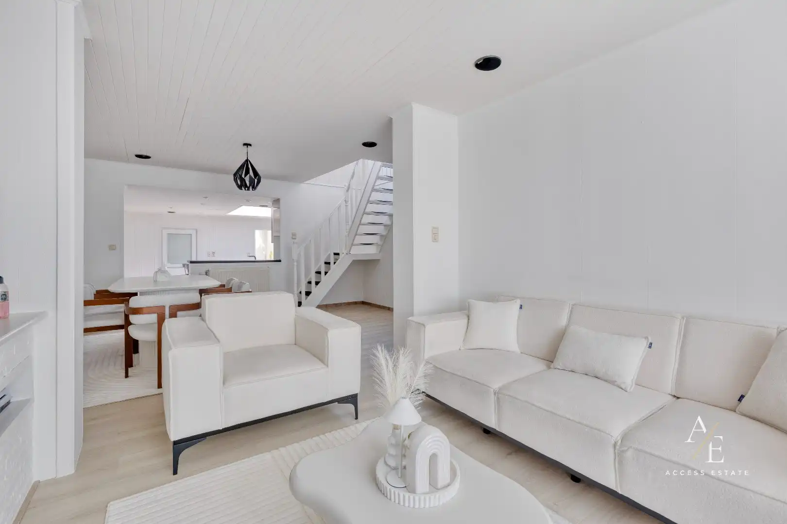 GENT - Ruime instapklare woning met 4 slaapkamers en gunstig EPC aan het Voorhavenpark foto {{pictureIndex}}