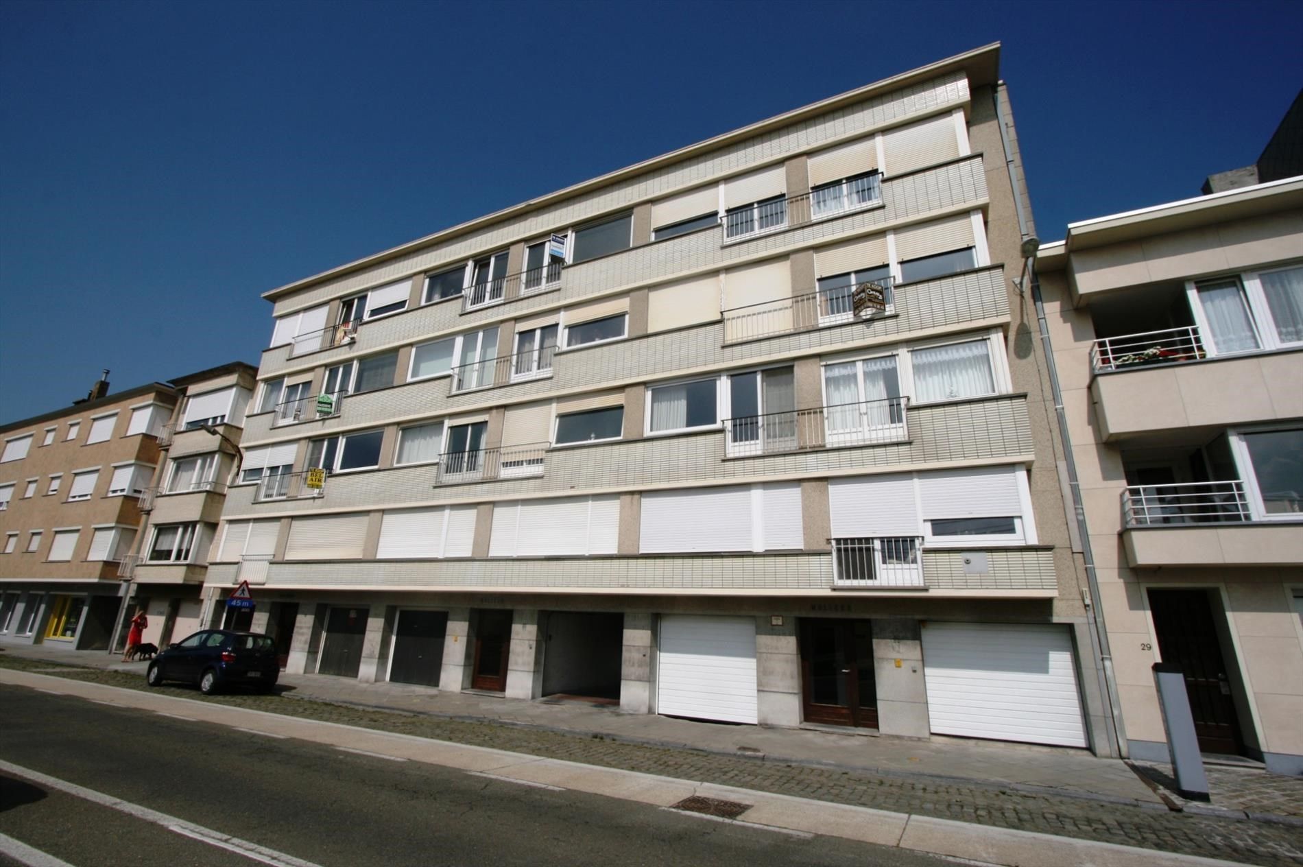 Garagebox vlakbij Zeedijk  foto {{pictureIndex}}