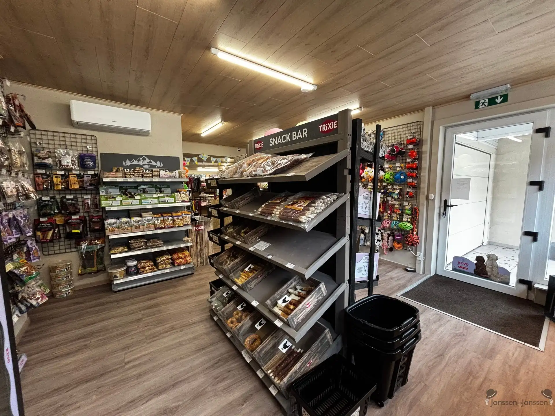 Handelspand met woonst, garage en tuin foto 2