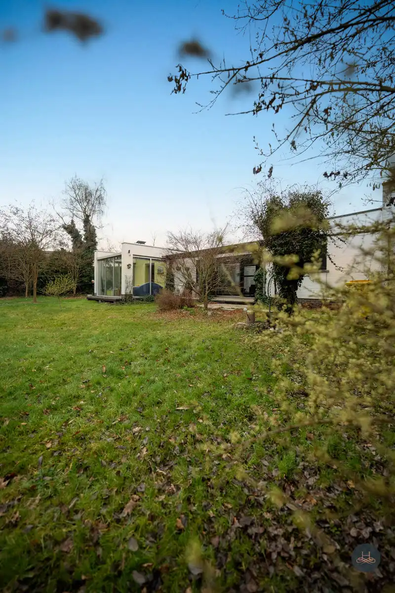 Laagbouwwoning in het groen met veel potentieel foto 26