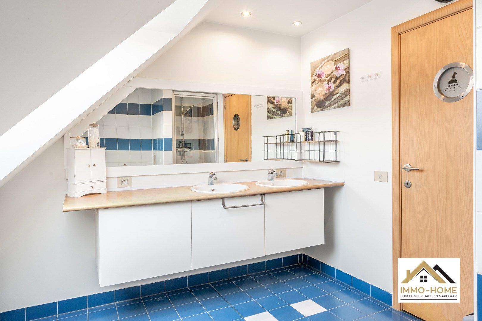 Instapklare woning met bureau/ winkelruimte  foto 25