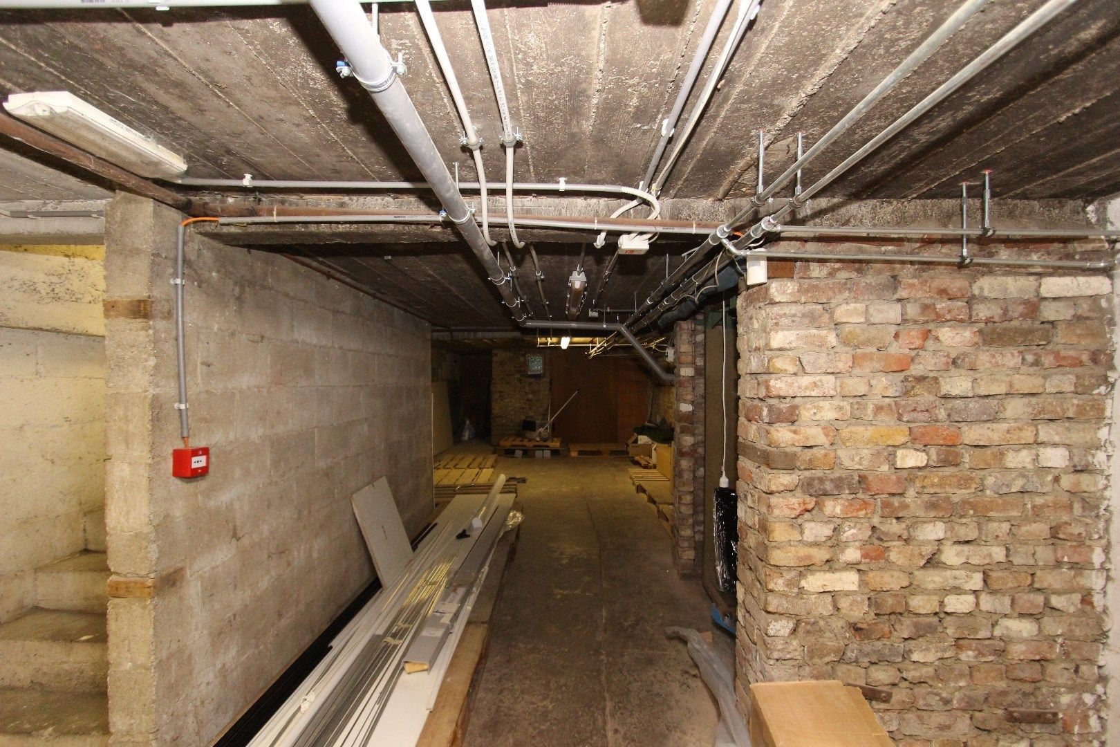 Centraal gelegen handelspand te Tongeren foto 17