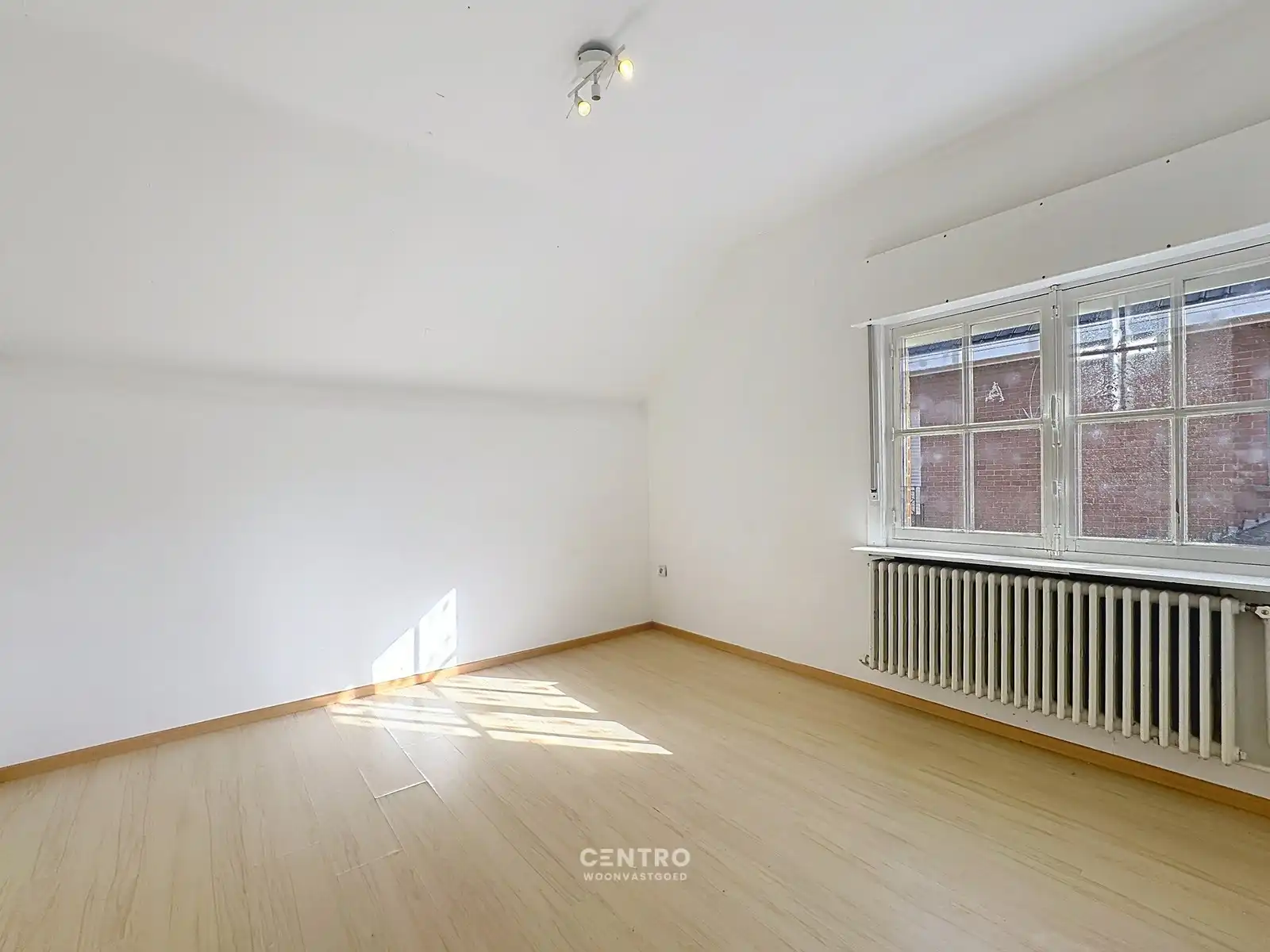 Instapklare woning met 4/5 slpks en RUIME polyvalente ruimte/magazijn (circa 700m²)! foto 15