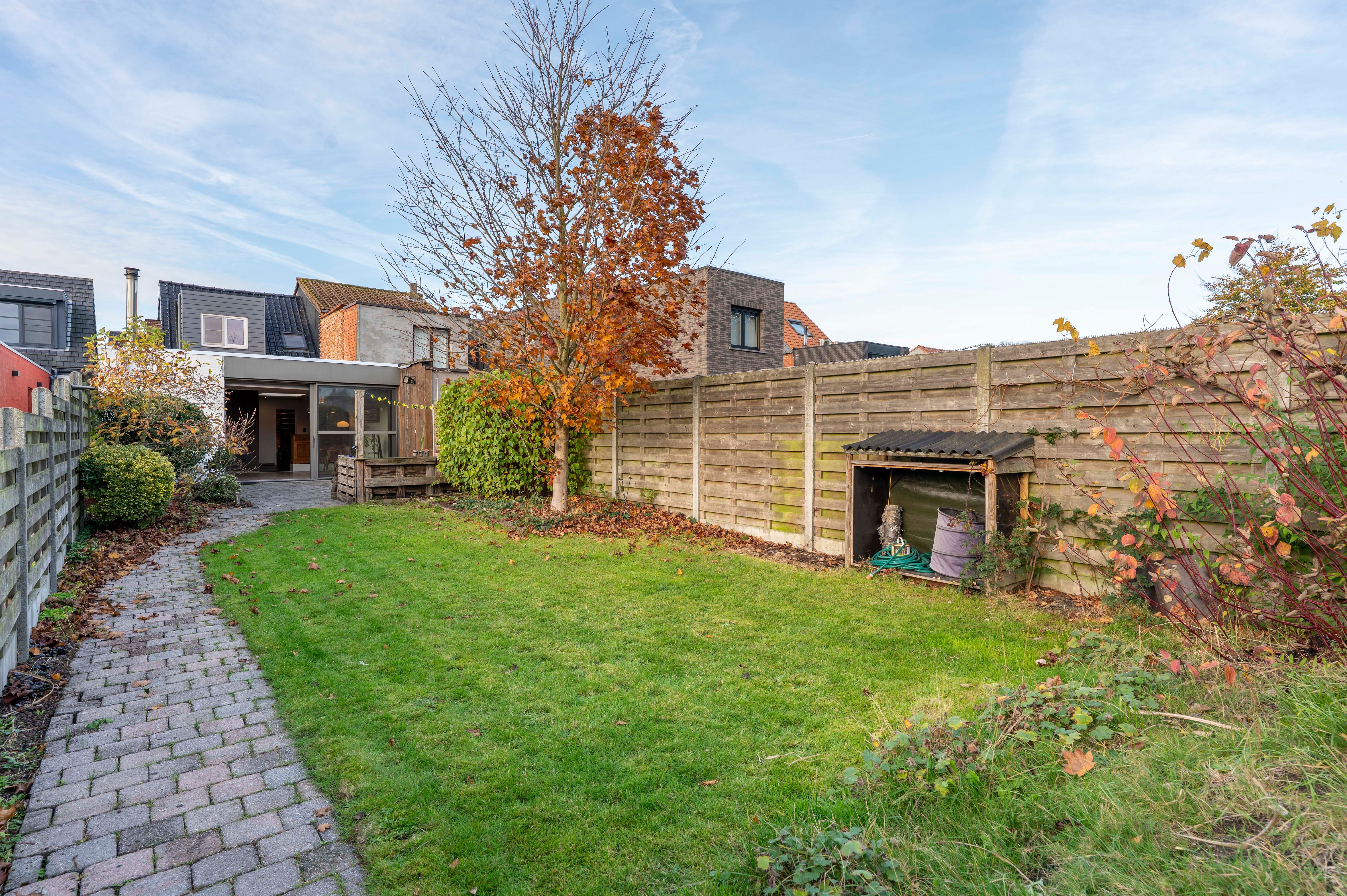 Verrassende woning met leuke tuin en grote garage nabij centrum Kapellen! foto 18