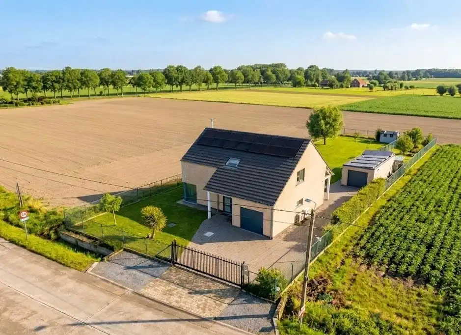 Instapklare villa met EPC A en 1.370 m² grond in Oppuurs foto {{pictureIndex}}