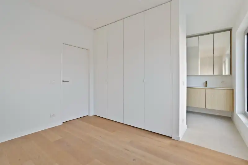 Instapklaar nieuwbouwappartement te huur in hartje Eeklo! foto 16