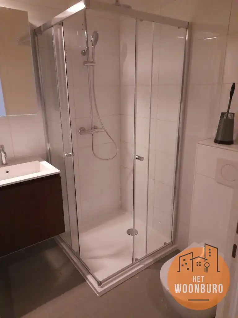 Studio gelijkvloers met badkamer en slaaphoek apart foto 6