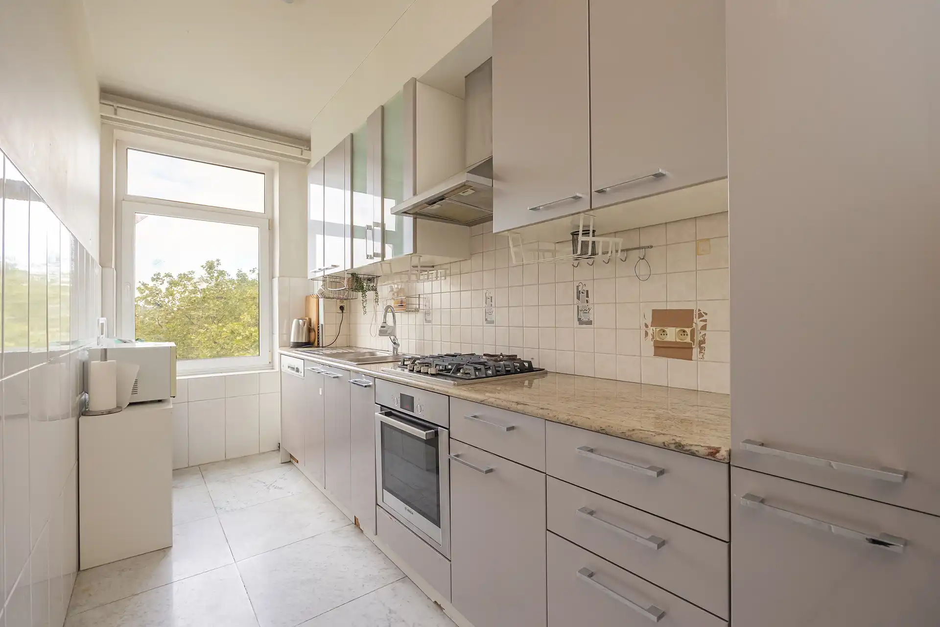 Instapklaar appartement met 2 slpk's + bureau met parkzicht foto 7