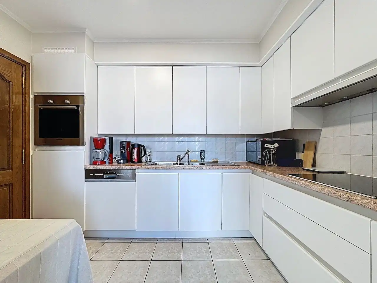 Ruim en functioneel appartement met drie slaapkamers vlakbij het Vissershuldeplein te Heist foto 10