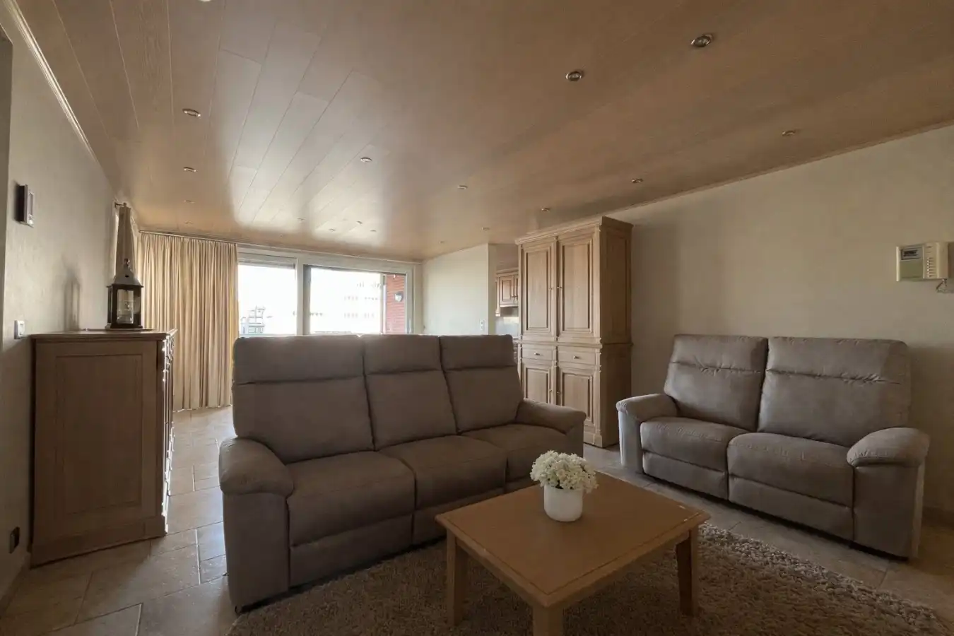 Ieper - Ruim en lichtrijk appartement met zonnig terras rondom foto 4