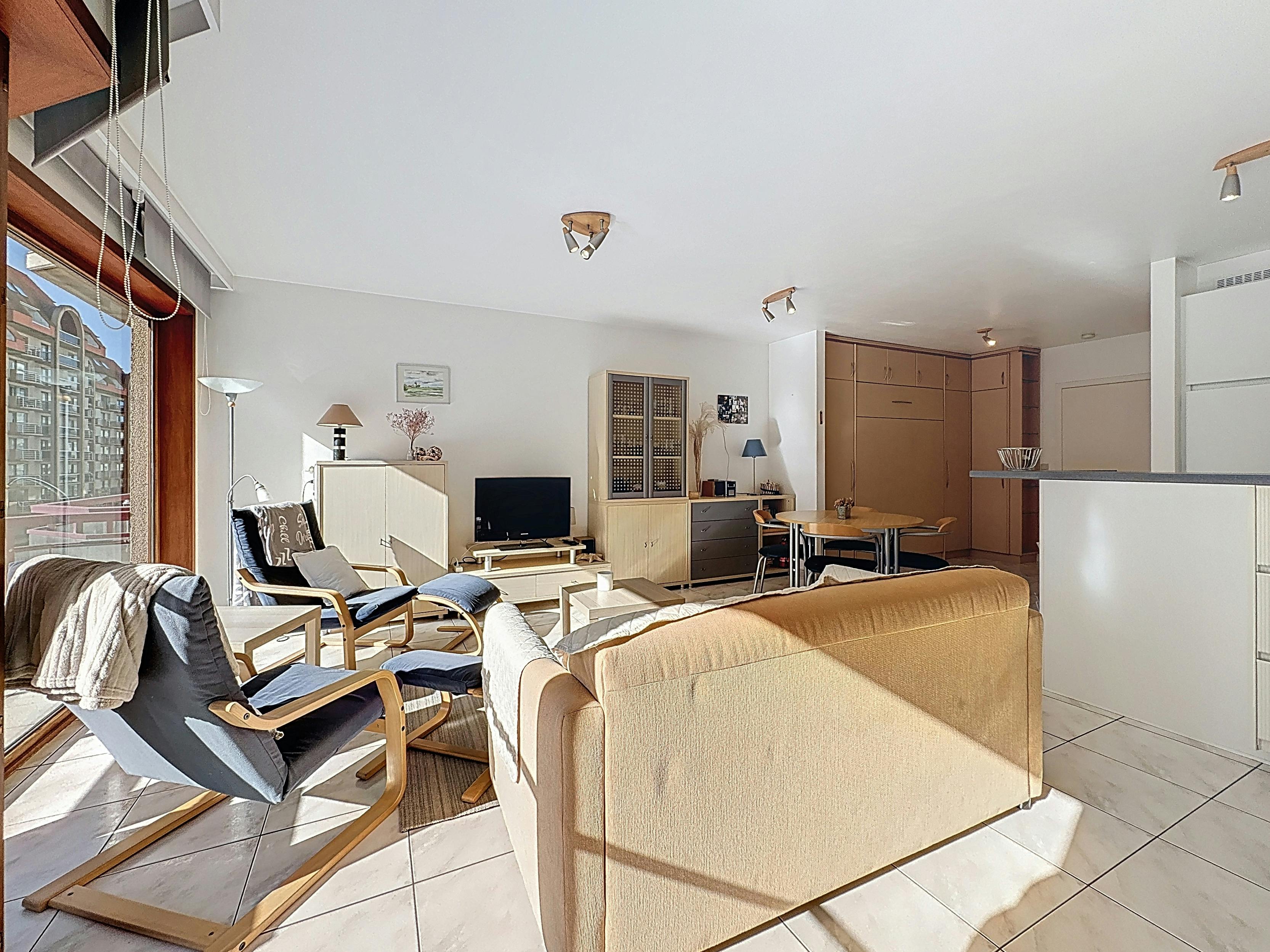 Ruime studio met terras op topligging te Nieuwpoort-Bad. foto 3