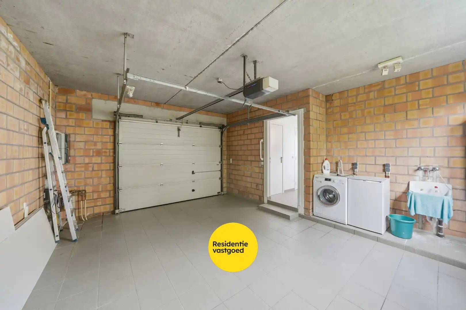 Karaktervolle instapklare hoekwoning met inpandige garage en zonnige stadstuin foto 24