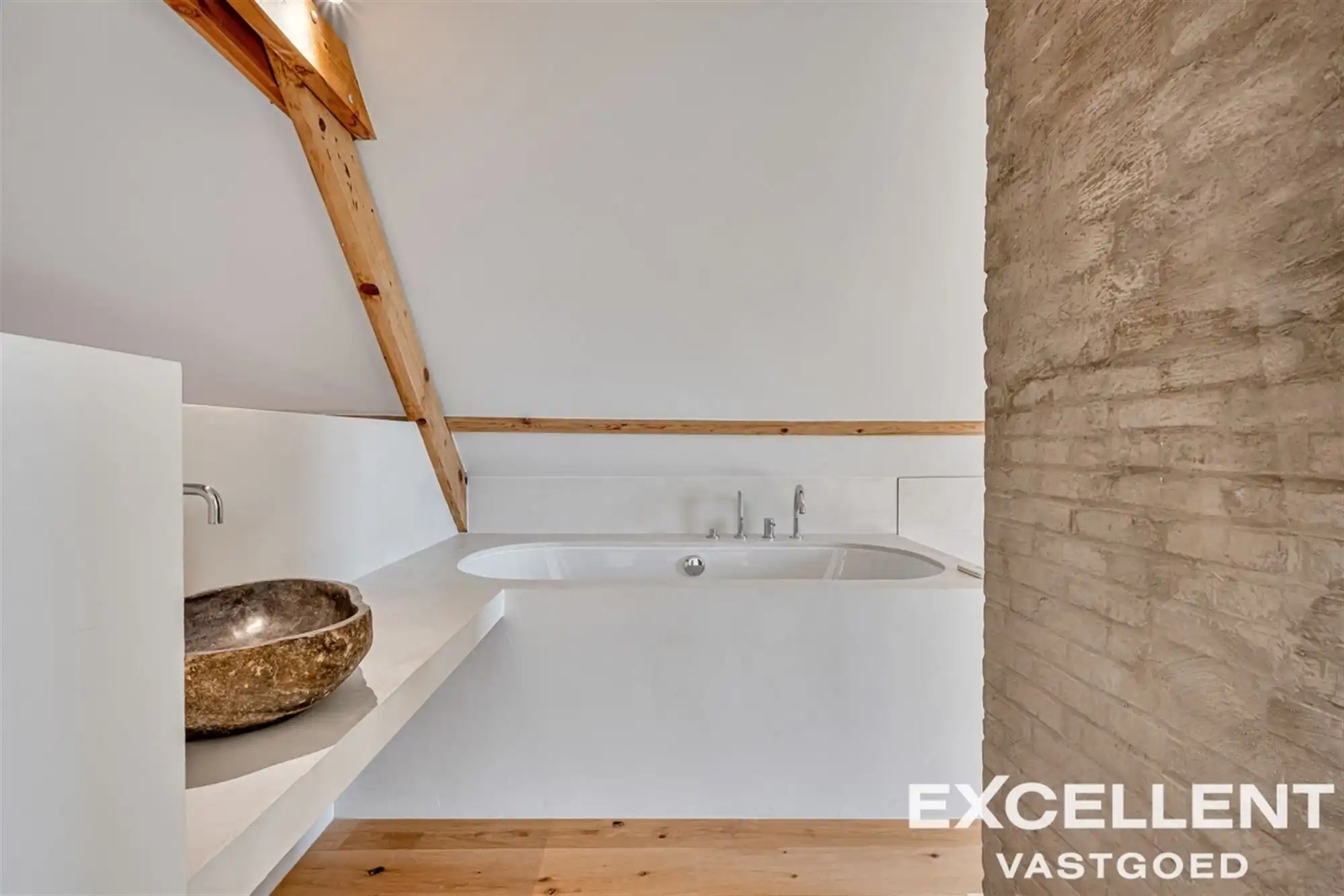 Villa met zwemvijver op een uitzonderlijk perceel foto 27